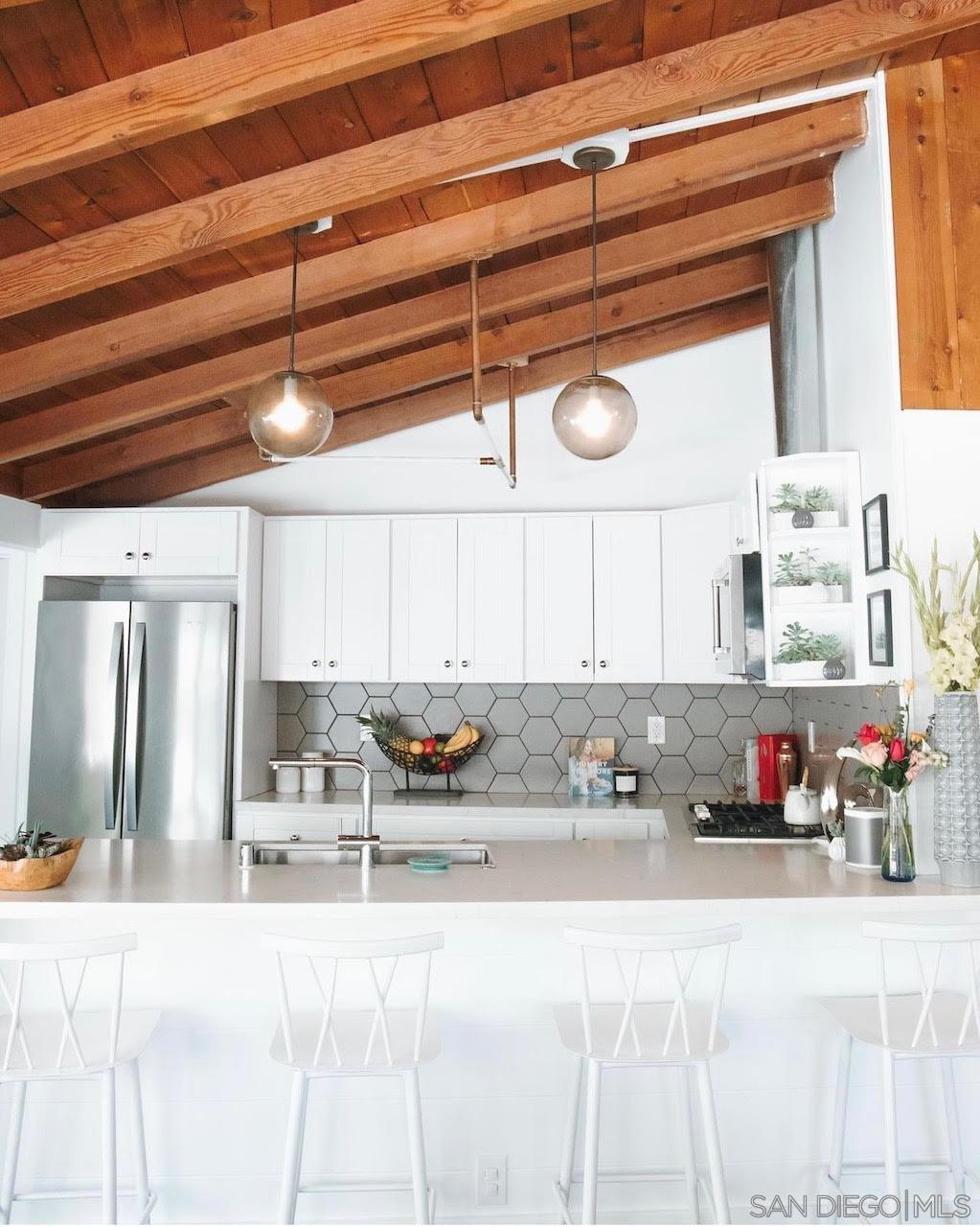 Detail Gallery Image 1 of 1 For 1620  Hygeia Ave, Encinitas,  CA 92024 - 3 Beds | 3 Baths