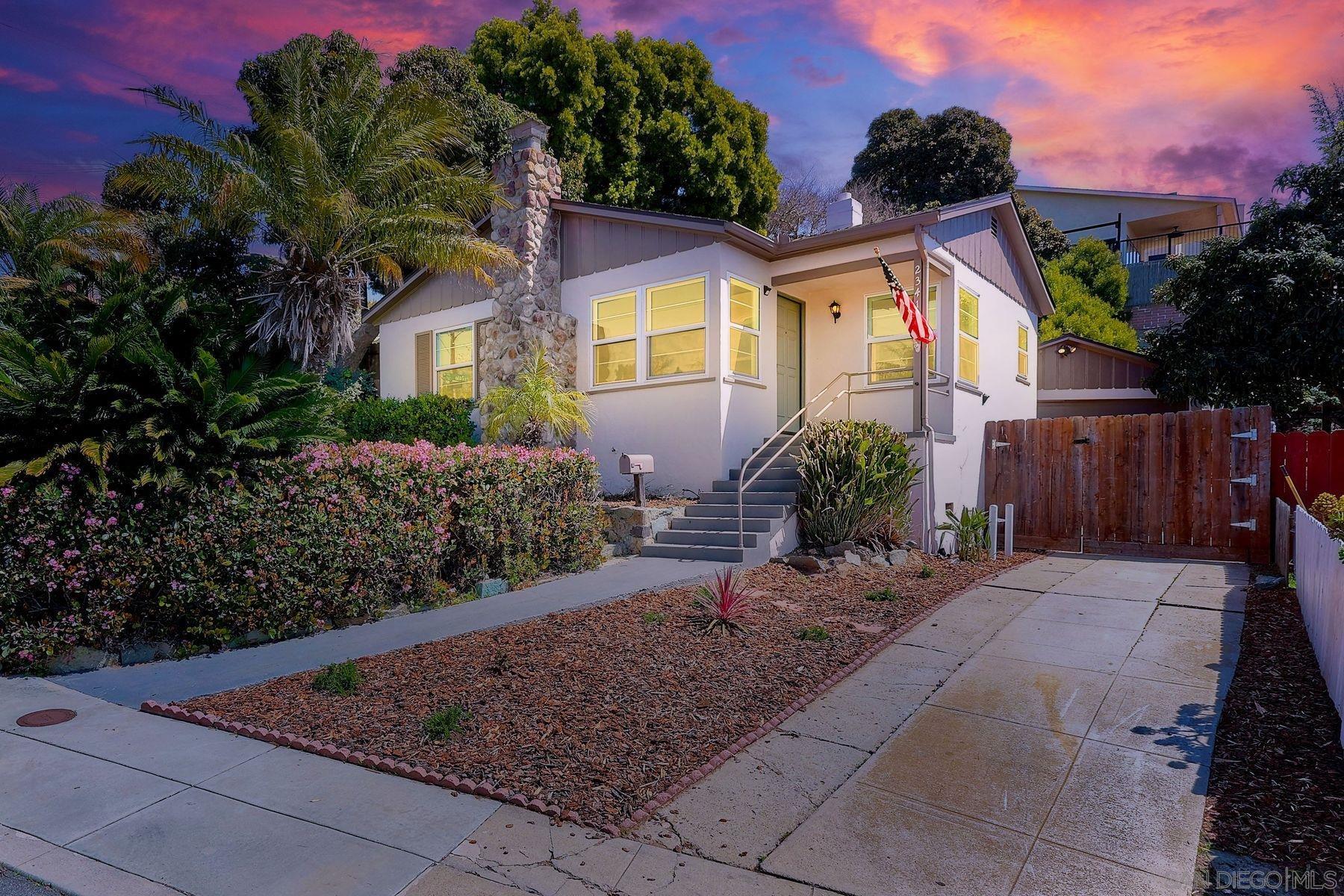 Detail Gallery Image 1 of 1 For 2341  Poinsettia Dr, San Diego,  CA 92106 - 2 Beds | 1 Baths