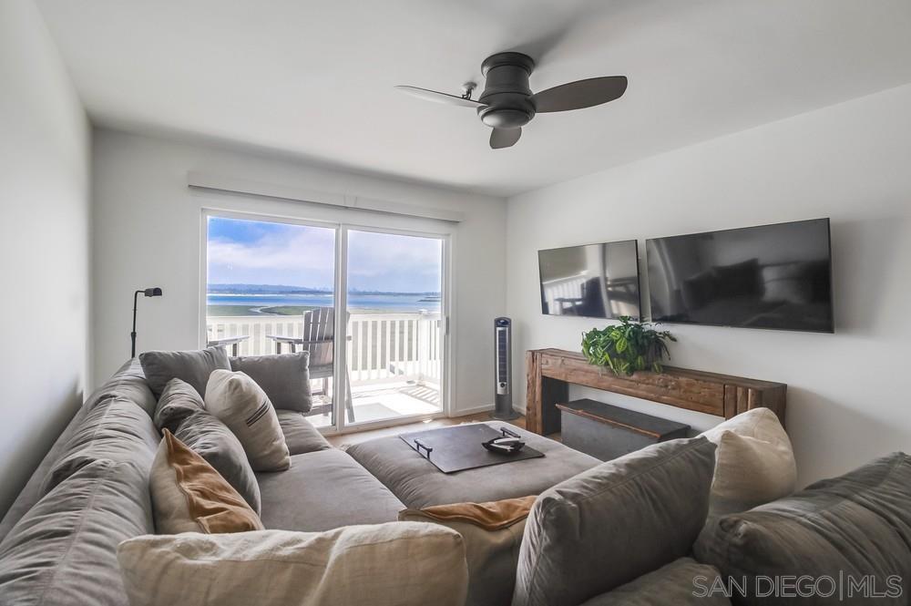 Detail Gallery Image 1 of 1 For 3991  Crown Point Dr  #217,  San Diego,  CA 92109 - 1 Beds | 1 Baths