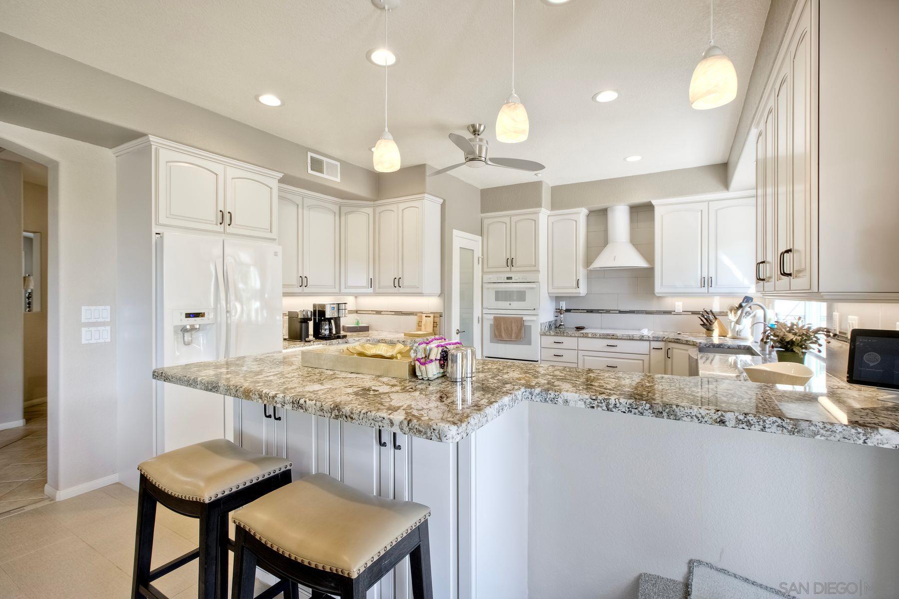 Detail Gallery Image 1 of 1 For 3273  Rosewood Lane, Escondido,  CA 92027 - 4 Beds | 4 Baths