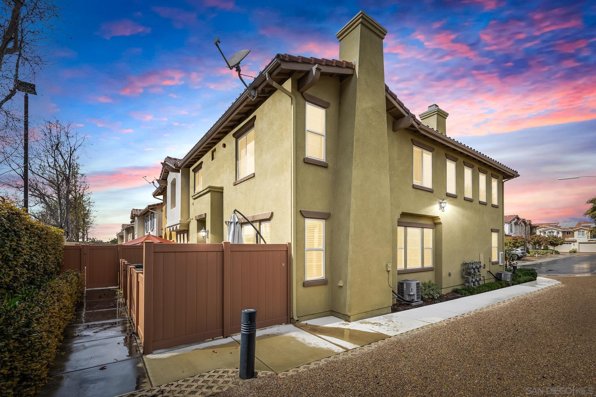 Detail Gallery Image 1 of 1 For 1364  Isabella Way, Vista,  CA 92084 - 3 Beds | 2/1 Baths