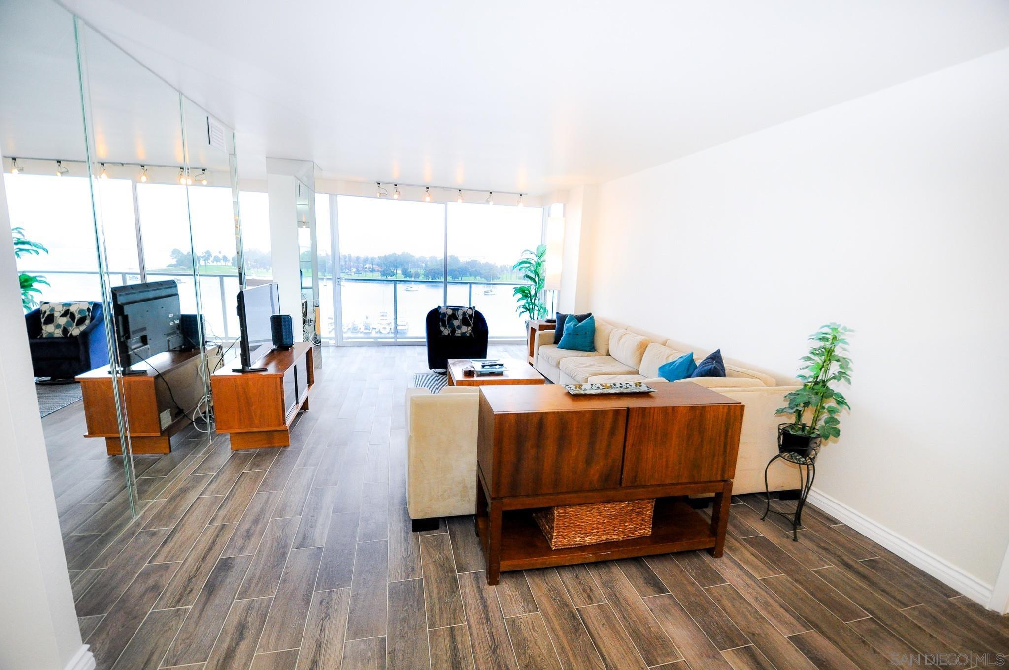 Detail Gallery Image 2 of 9 For 1770  Avenida Del Mundo  706, Coronado,  CA 92118 - 2 Beds | 2 Baths