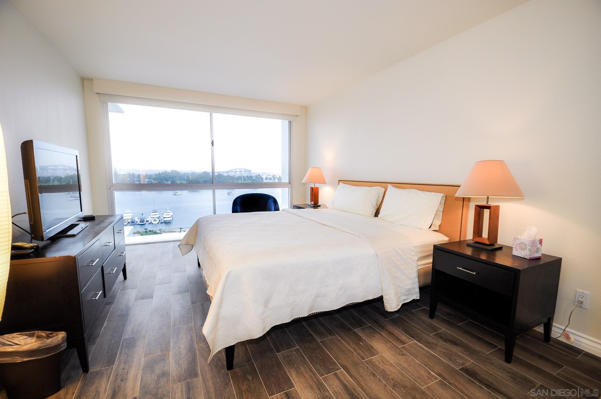 Detail Gallery Image 4 of 9 For 1770  Avenida Del Mundo  706, Coronado,  CA 92118 - 2 Beds | 2 Baths