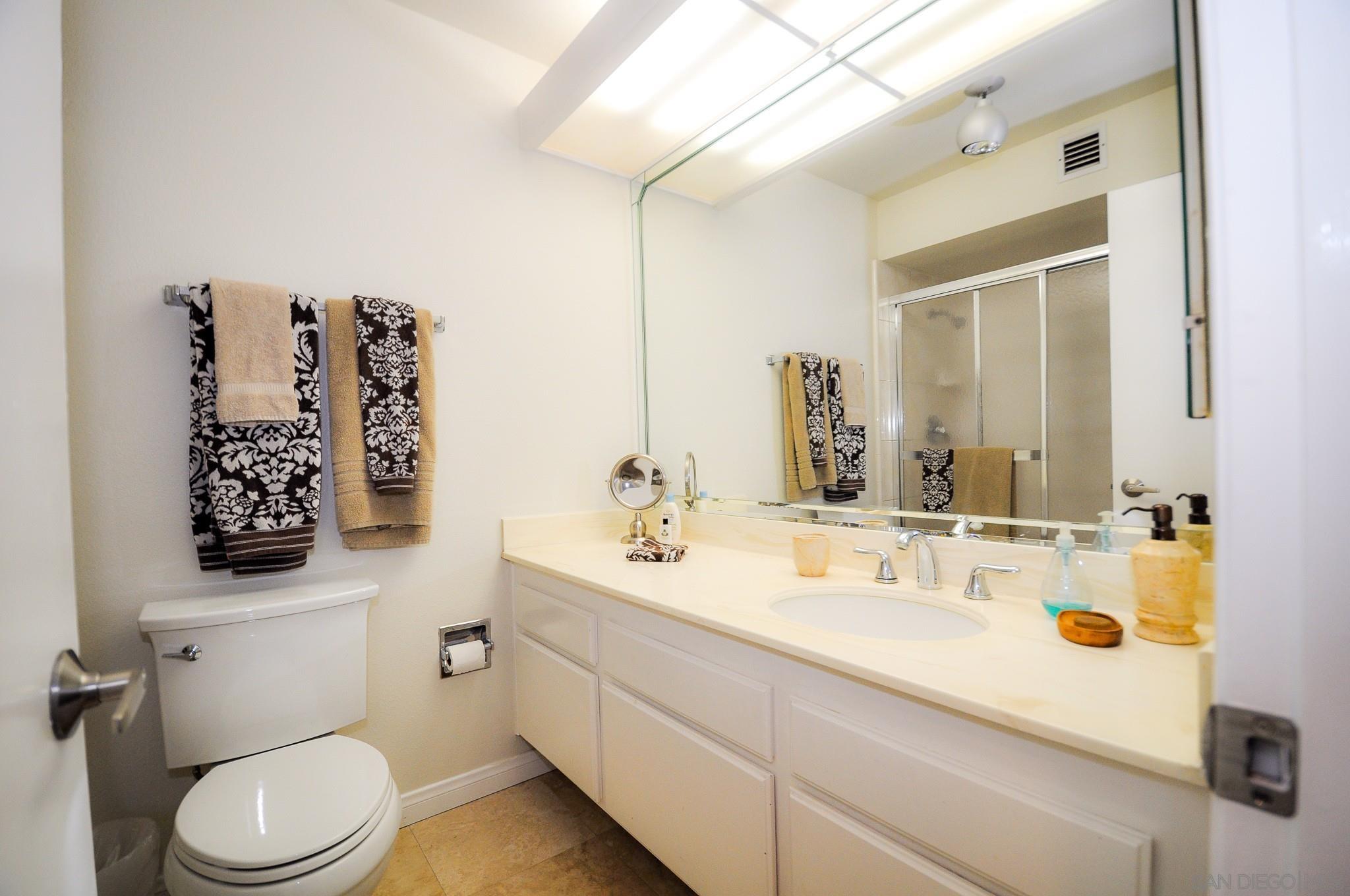 Detail Gallery Image 7 of 9 For 1770  Avenida Del Mundo  706, Coronado,  CA 92118 - 2 Beds | 2 Baths