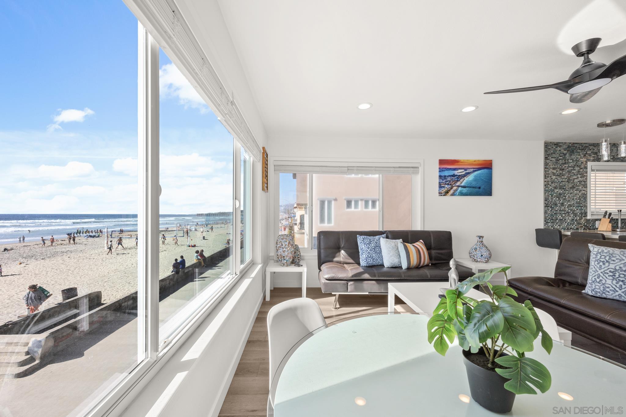 Detail Gallery Image 1 of 1 For 3969  Ocean Front Walk  #3,  San Diego,  CA 92109 - 2 Beds | 2 Baths