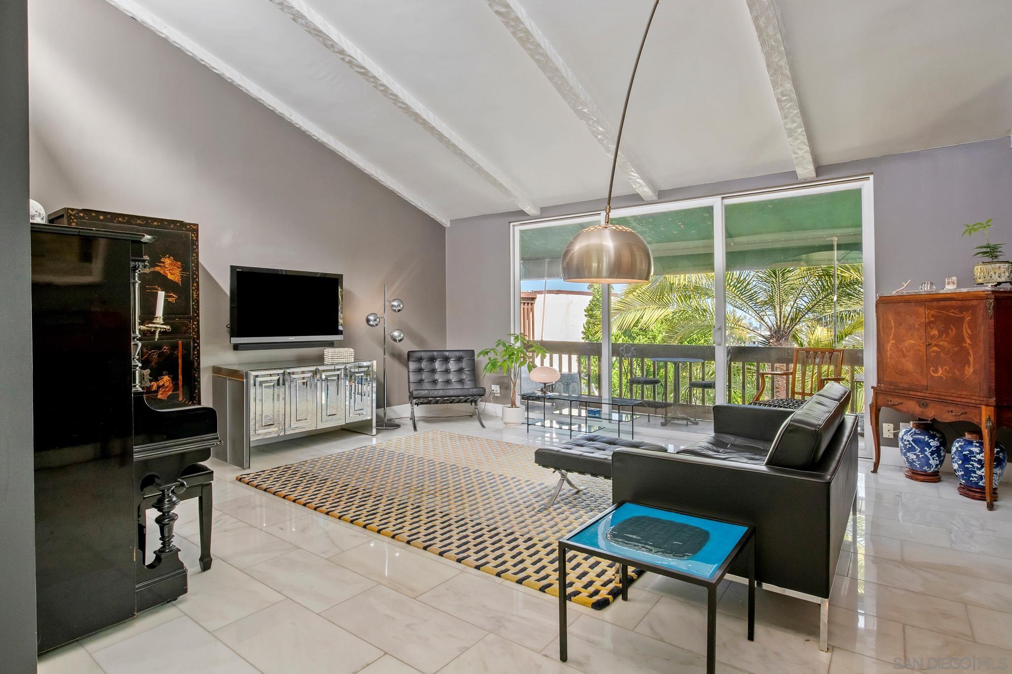 Detail Gallery Image 1 of 17 For 6455  La Jolla Blvd.  308, La Jolla,  CA 92037 - 2 Beds | 2 Baths