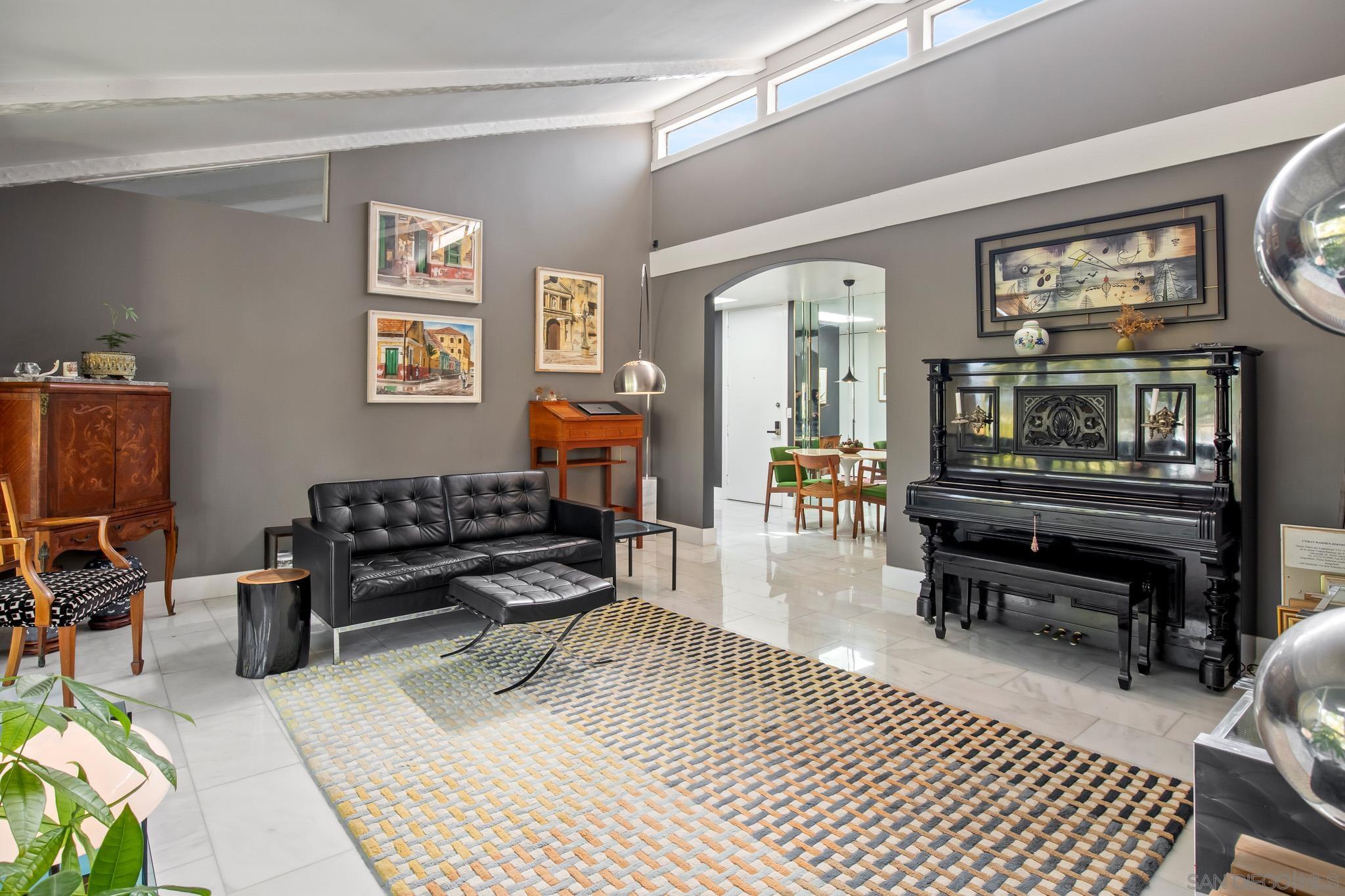 Detail Gallery Image 2 of 17 For 6455  La Jolla Blvd.  308, La Jolla,  CA 92037 - 2 Beds | 2 Baths