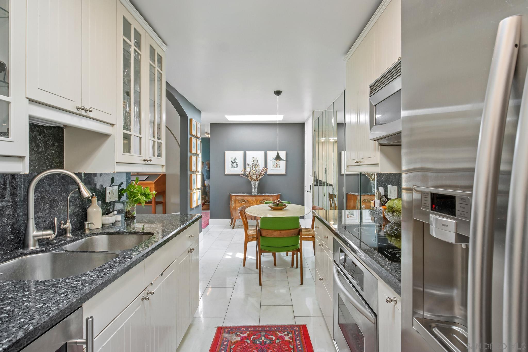 Detail Gallery Image 4 of 17 For 6455  La Jolla Blvd.  308, La Jolla,  CA 92037 - 2 Beds | 2 Baths