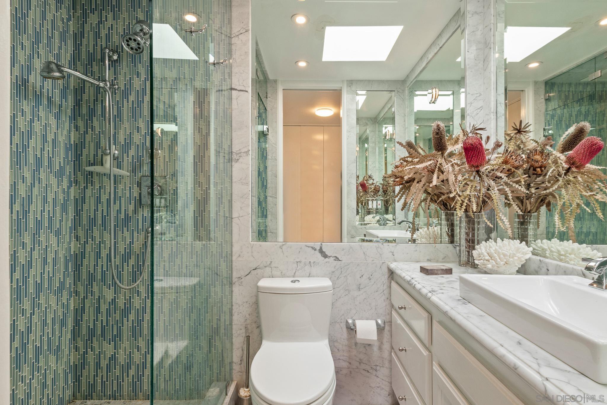 Detail Gallery Image 8 of 17 For 6455  La Jolla Blvd.  308, La Jolla,  CA 92037 - 2 Beds | 2 Baths