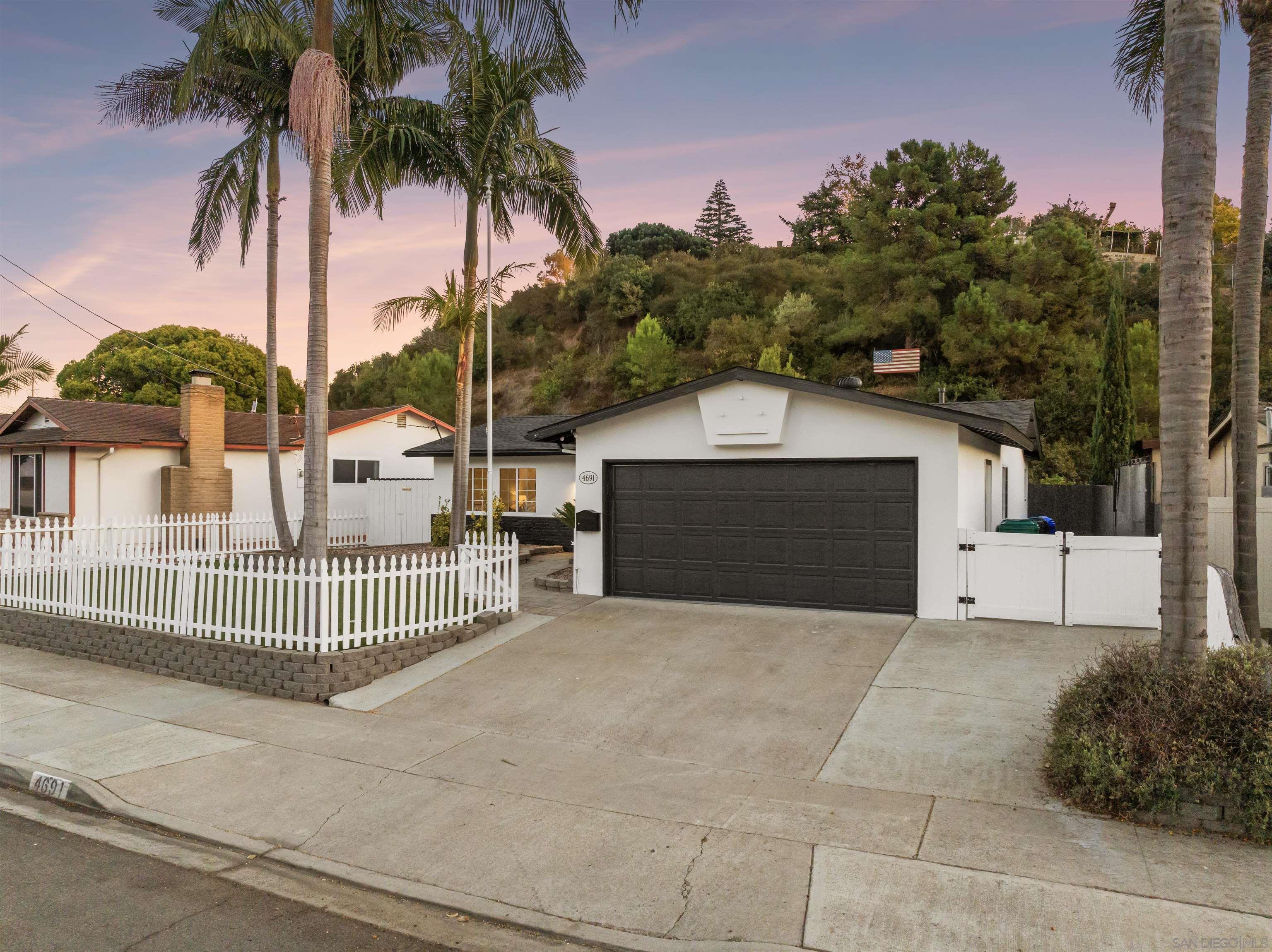 Detail Gallery Image 1 of 1 For 4691  Chateau Dr, San Diego,  CA 92117 - 3 Beds | 2 Baths