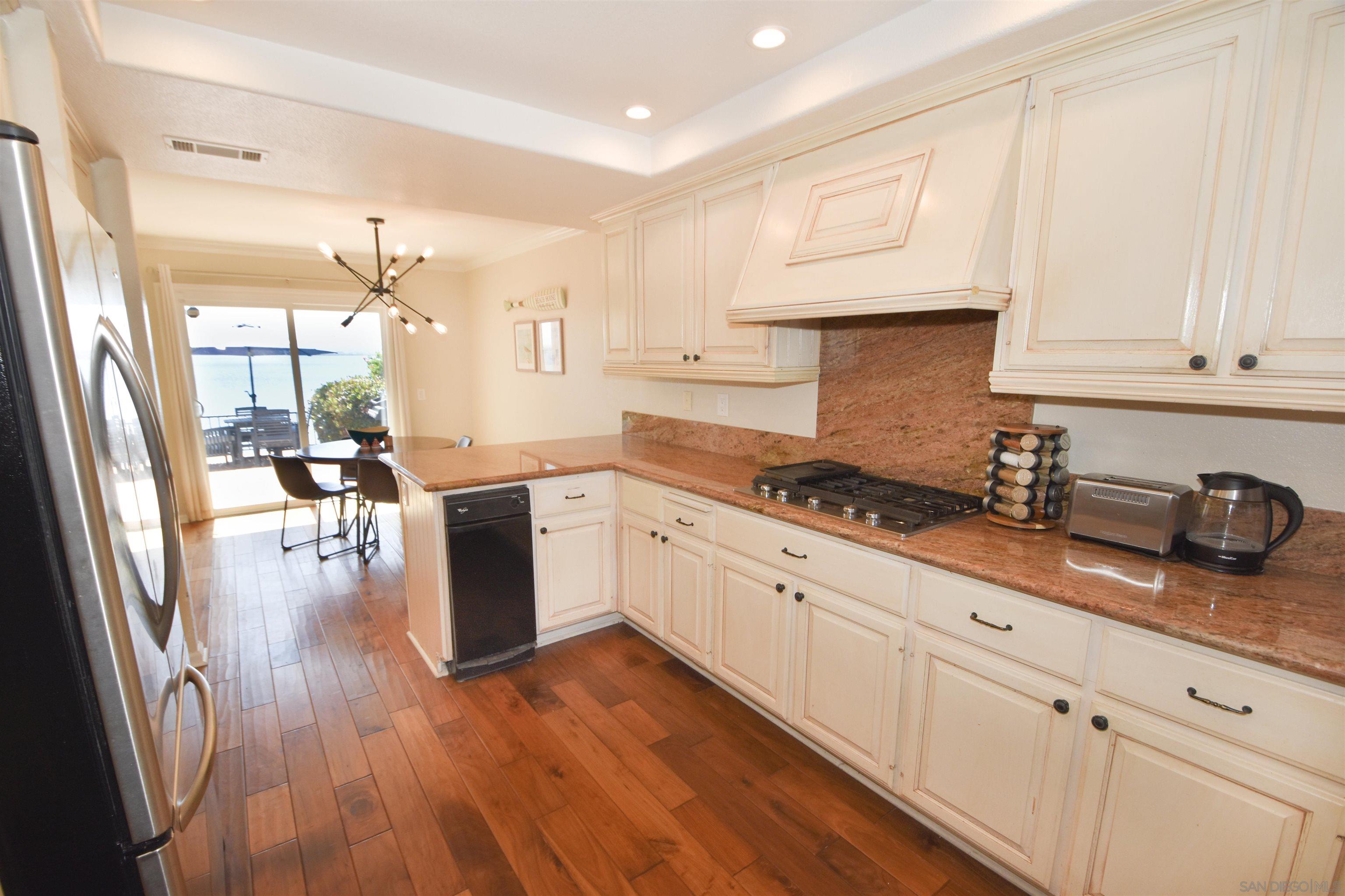 Detail Gallery Image 12 of 38 For 15  Aruba Bnd, Coronado,  CA 92118 - 3 Beds | 3 Baths