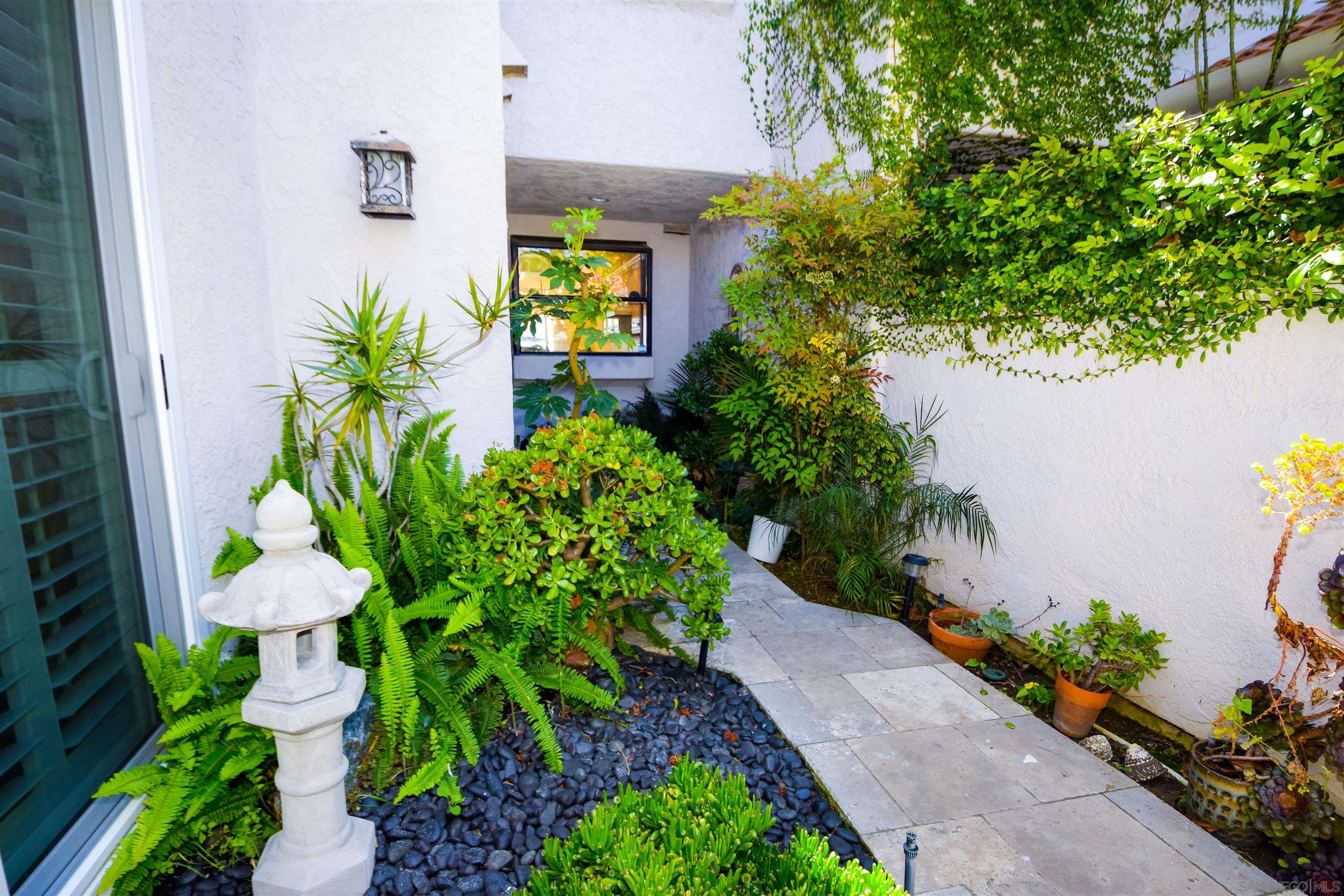 Detail Gallery Image 3 of 38 For 15  Aruba Bnd, Coronado,  CA 92118 - 3 Beds | 3 Baths