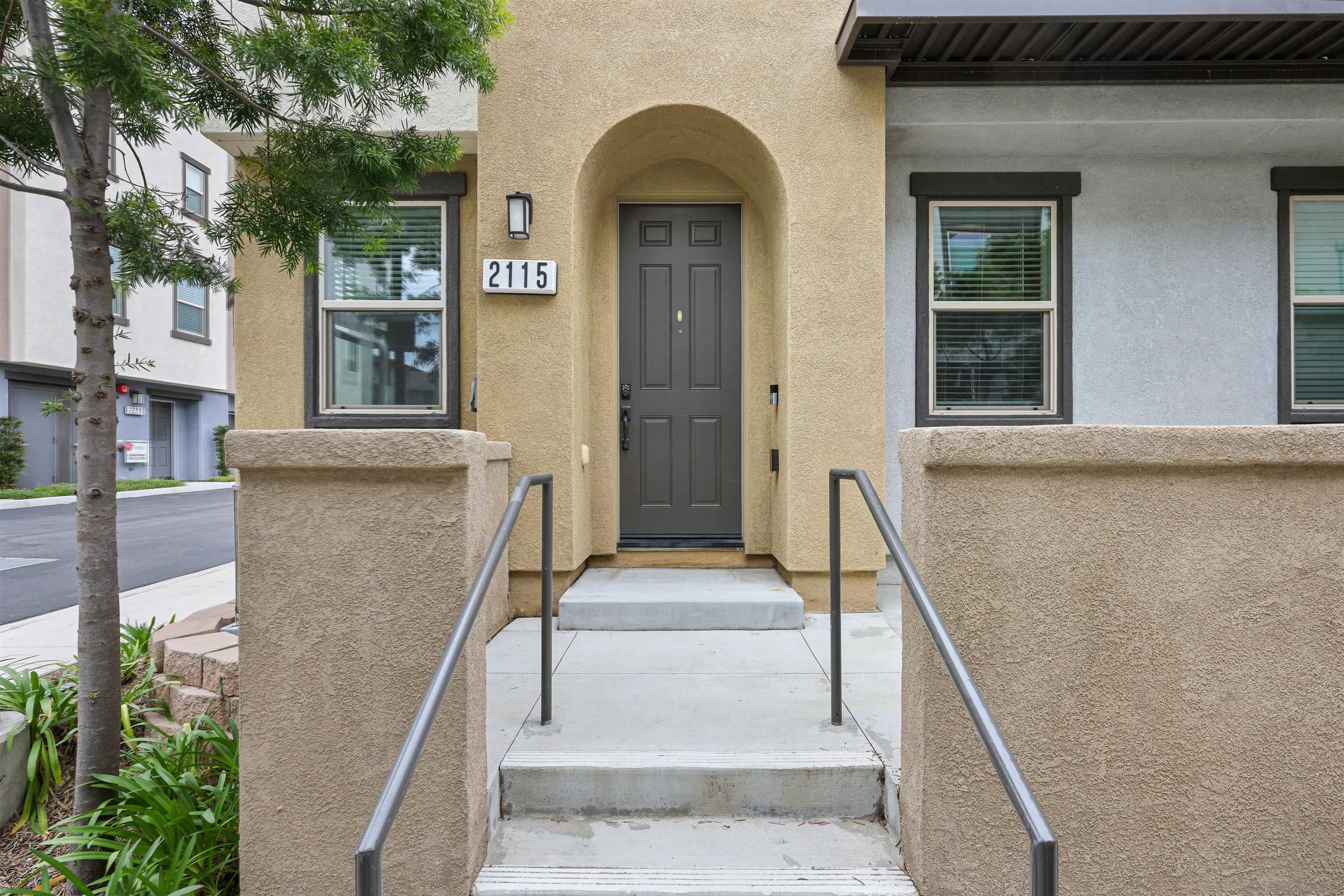 Detail Gallery Image 1 of 1 For 2115  Solara Ln, Vista,  CA 92081 - 4 Beds | 2/1 Baths