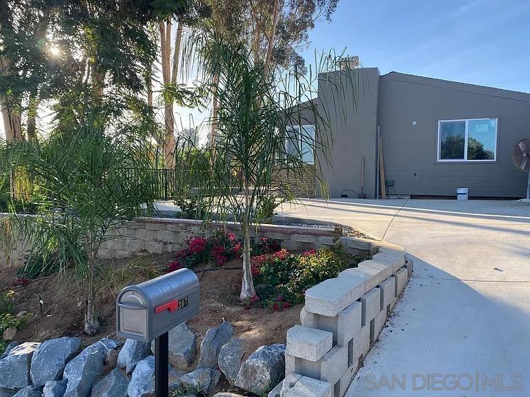 Detail Gallery Image 1 of 1 For 307 S Grape St., Escondido,  CA 92025 - 3 Beds | 2 Baths