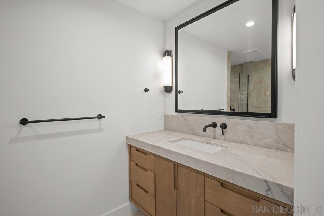 Detail Gallery Image 12 of 17 For 857  F Ave, Coronado,  CA 92118 - 2 Beds | 2 Baths