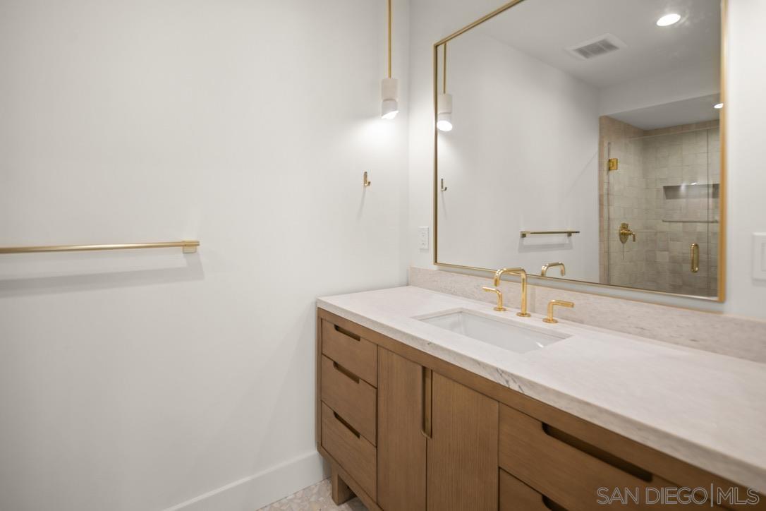 Detail Gallery Image 8 of 17 For 857  F Ave, Coronado,  CA 92118 - 2 Beds | 2 Baths