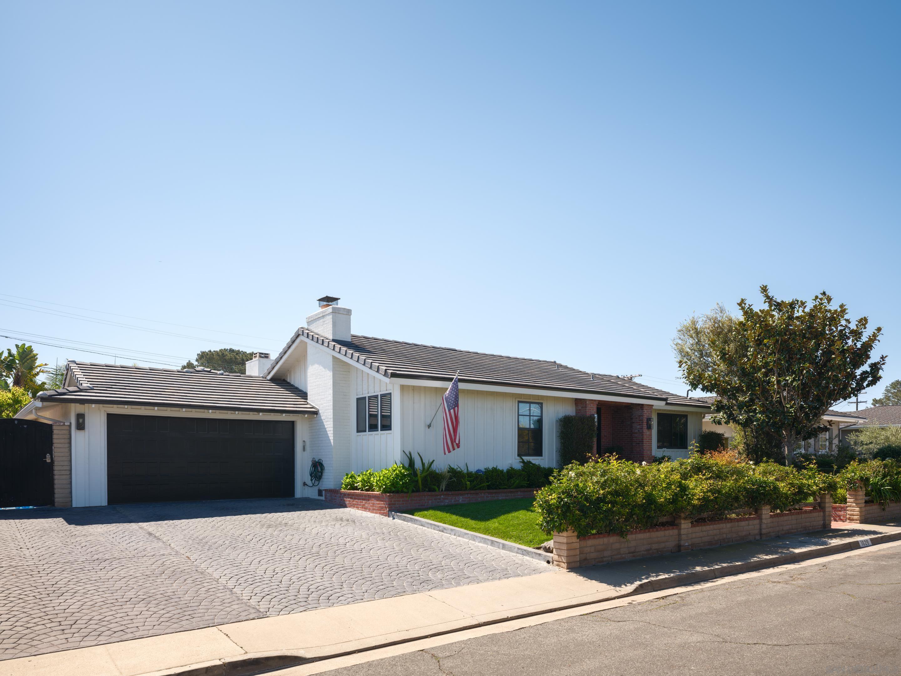 Detail Gallery Image 1 of 1 For 1629  Chatsworth Blvd, San Diego,  CA 92107 - 5 Beds | 3/1 Baths