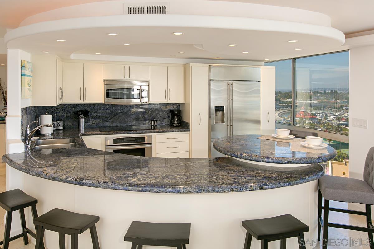 Detail Gallery Image 5 of 14 For 1760  Avenida Del Mundo  1109, Coronado,  CA 92118 - 3 Beds | 3 Baths