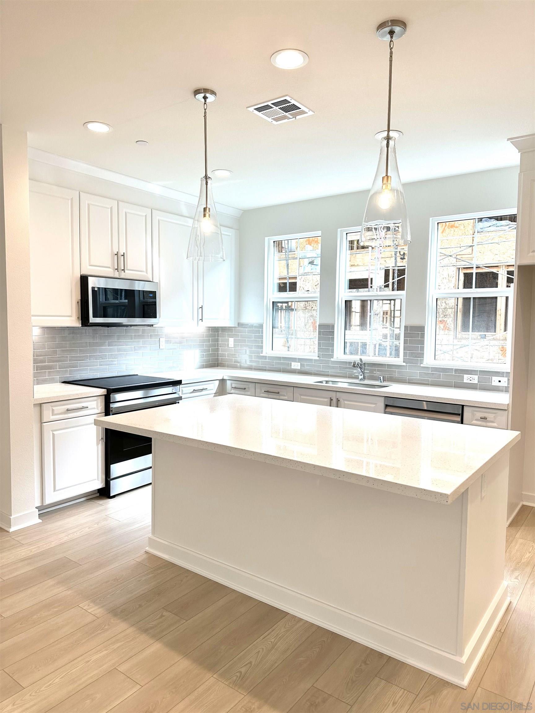 Detail Gallery Image 1 of 1 For 2511  Chamomile, Carlsbad,  CA 92008 - 3 Beds | 3/2 Baths