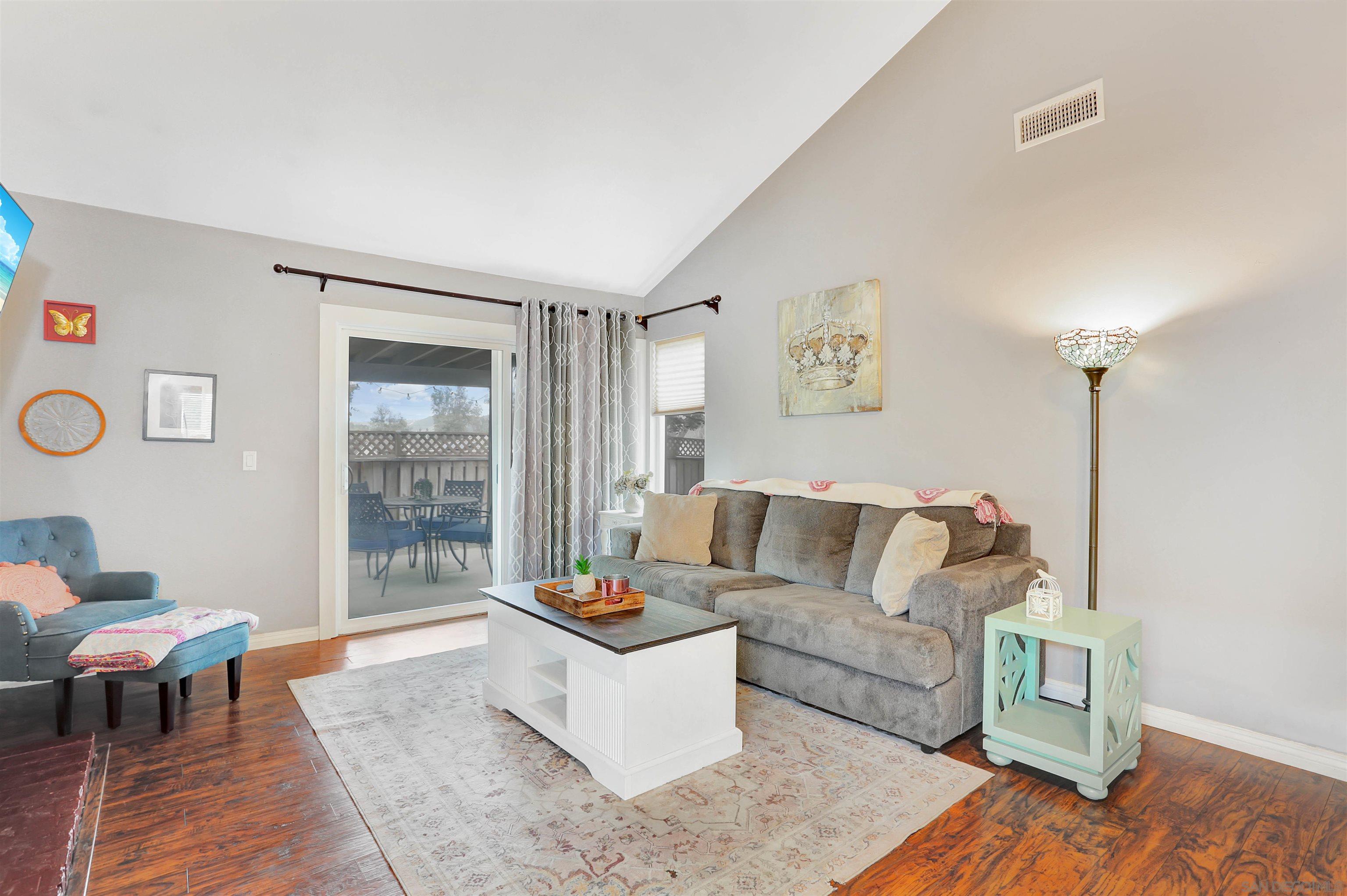 Detail Gallery Image 1 of 1 For 1819  Castle Glen, Escondido,  CA 92029 - 2 Beds | 2 Baths