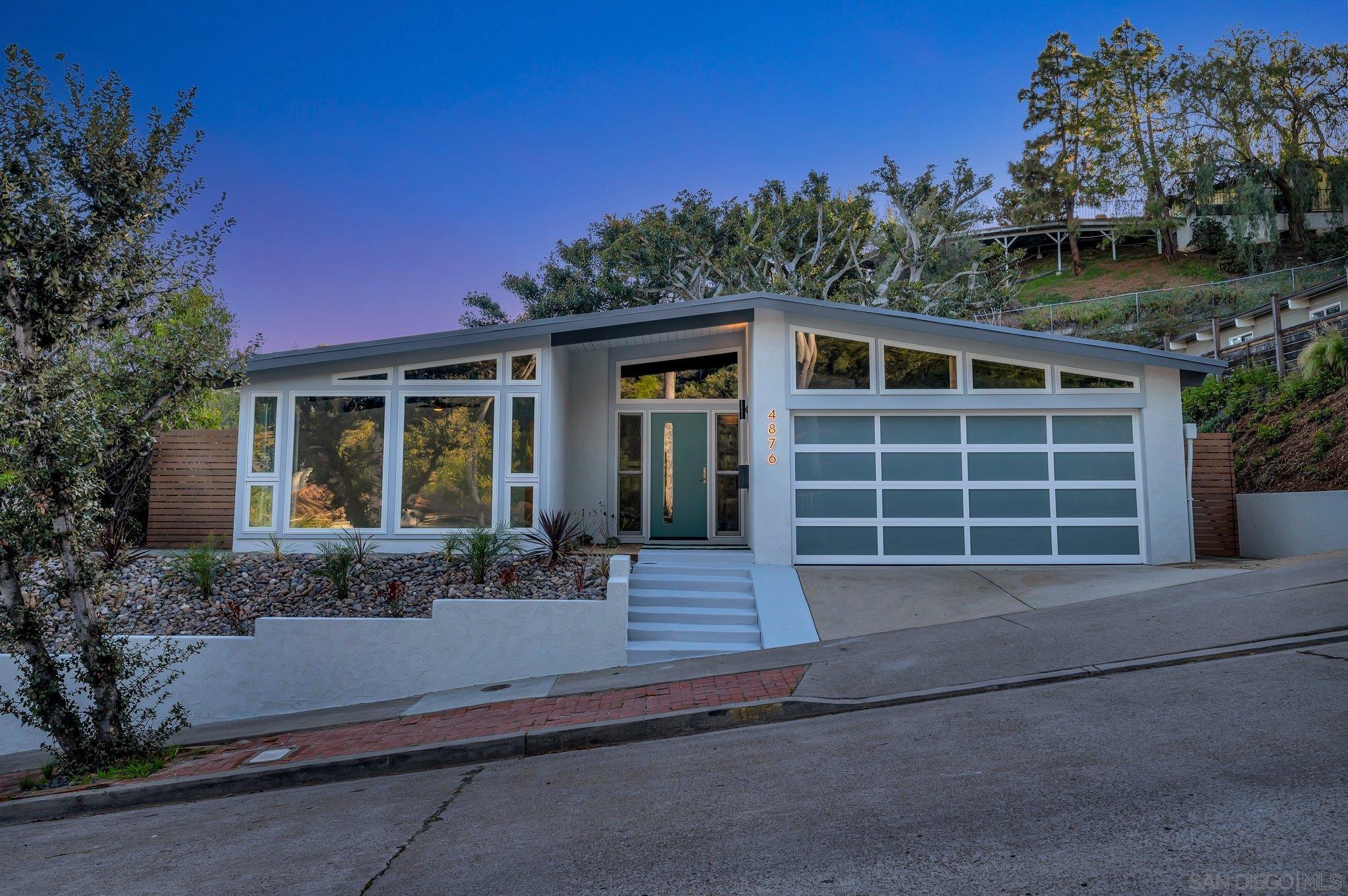 Detail Gallery Image 1 of 1 For 4876  Pacifica Dr, San Diego,  CA 92109 - 3 Beds | 2 Baths