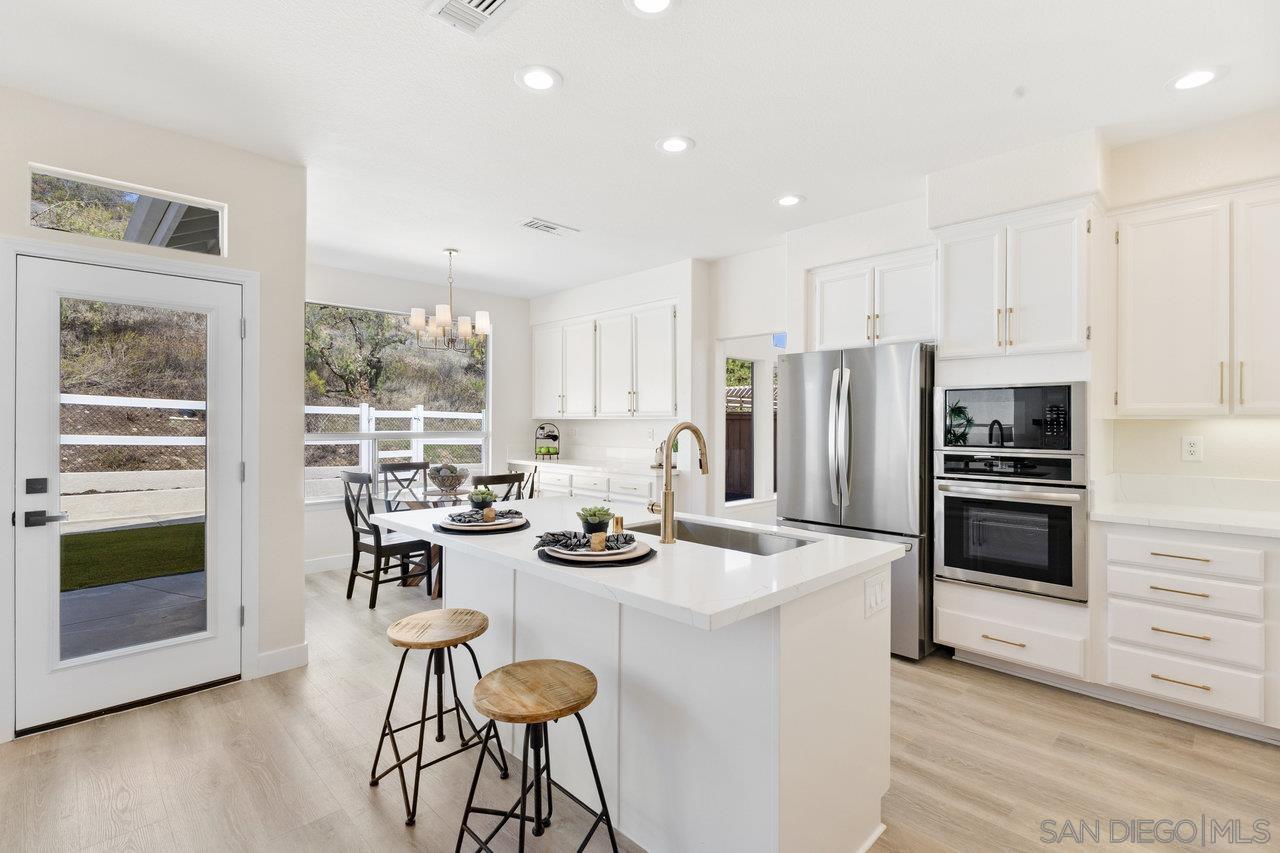 Detail Gallery Image 1 of 1 For 7804  Pipit Pl, San Diego,  CA 92129 - 5 Beds | 3 Baths