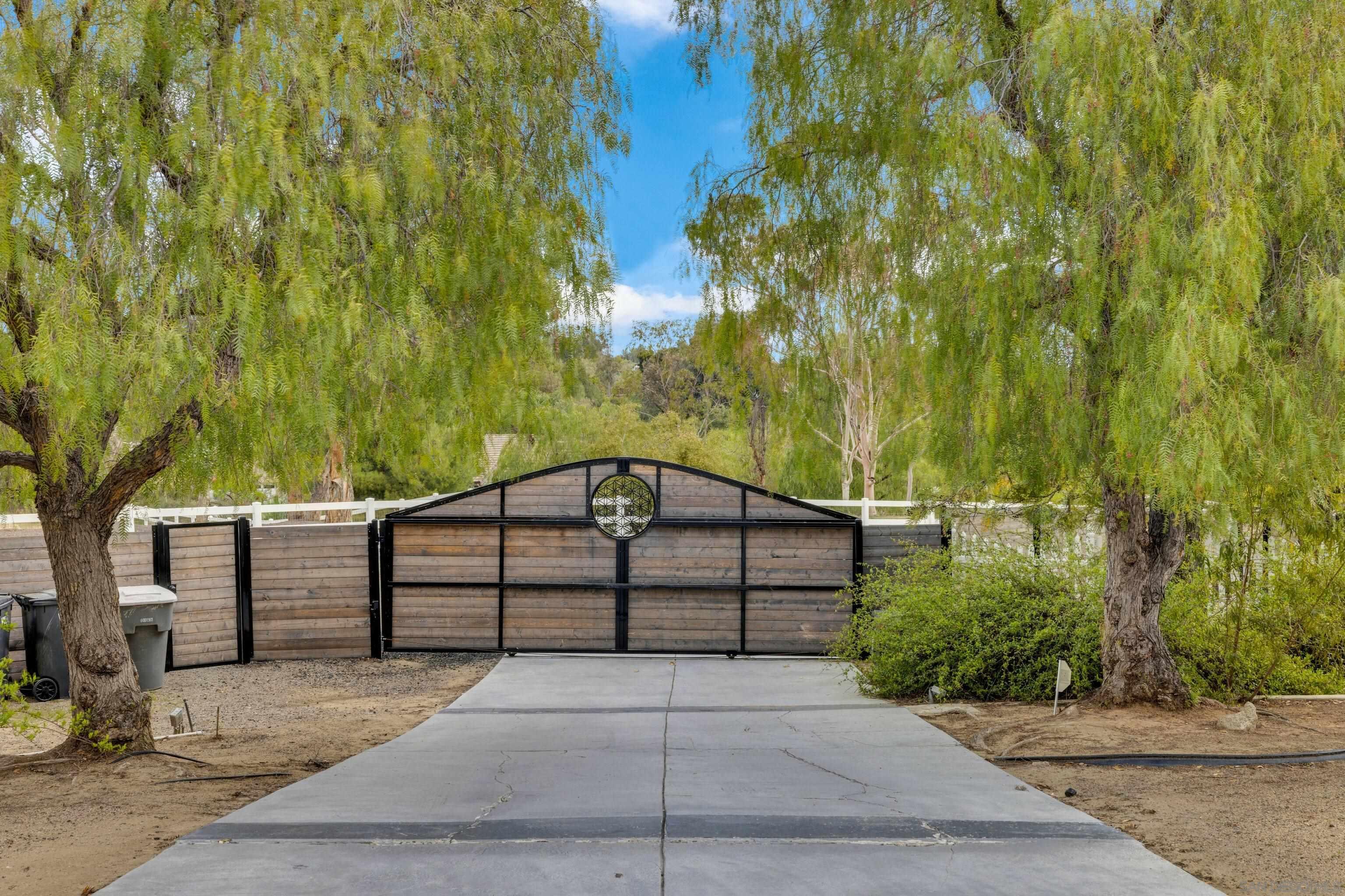 Detail Gallery Image 1 of 64 For 37389  Avenida Chapala, Temecula,  CA 92592 - 4 Beds | 3/1 Baths