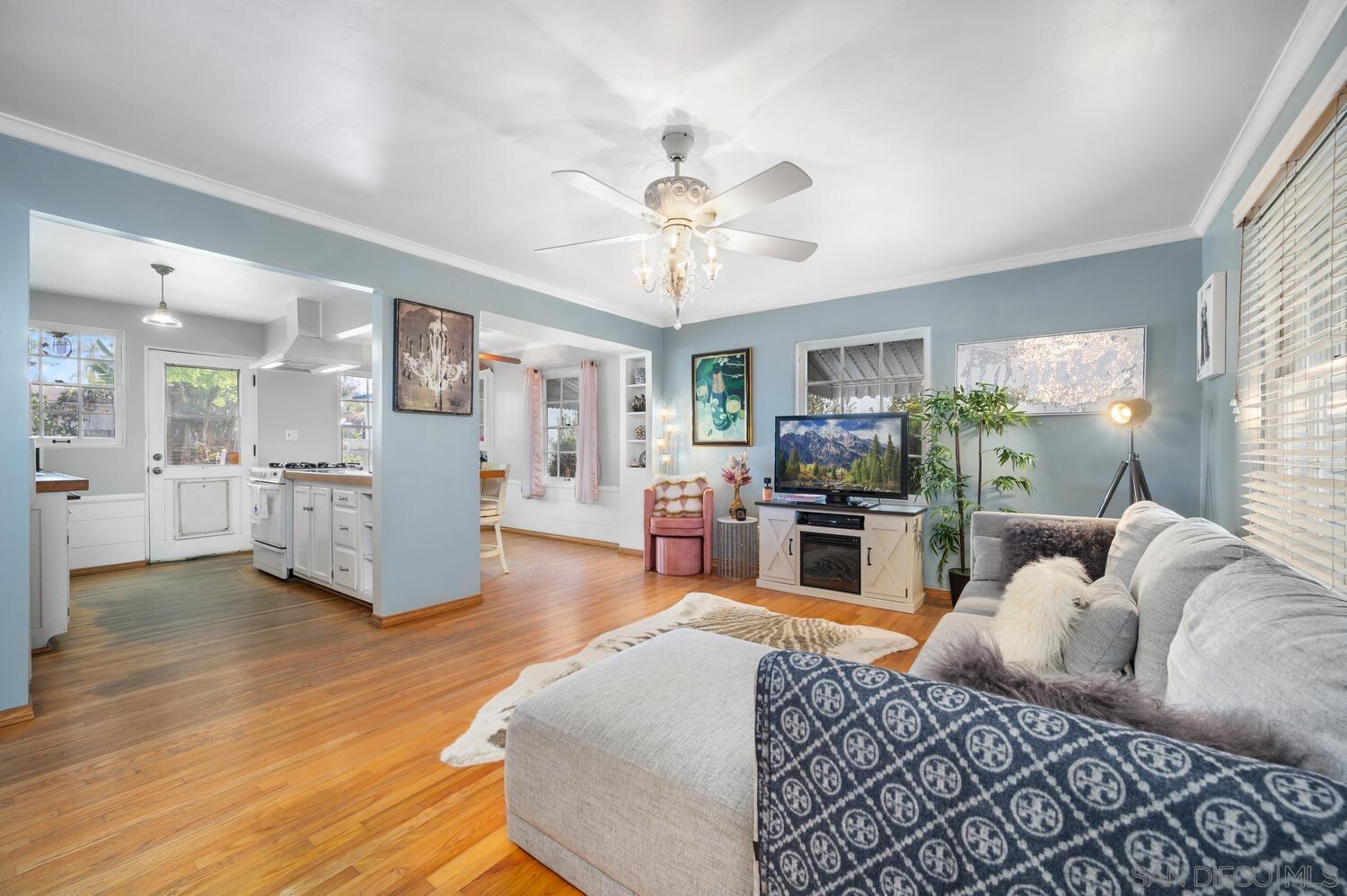 Detail Gallery Image 1 of 1 For 1809  Chicago St, San Diego,  CA 92110 - 3 Beds | 1 Baths