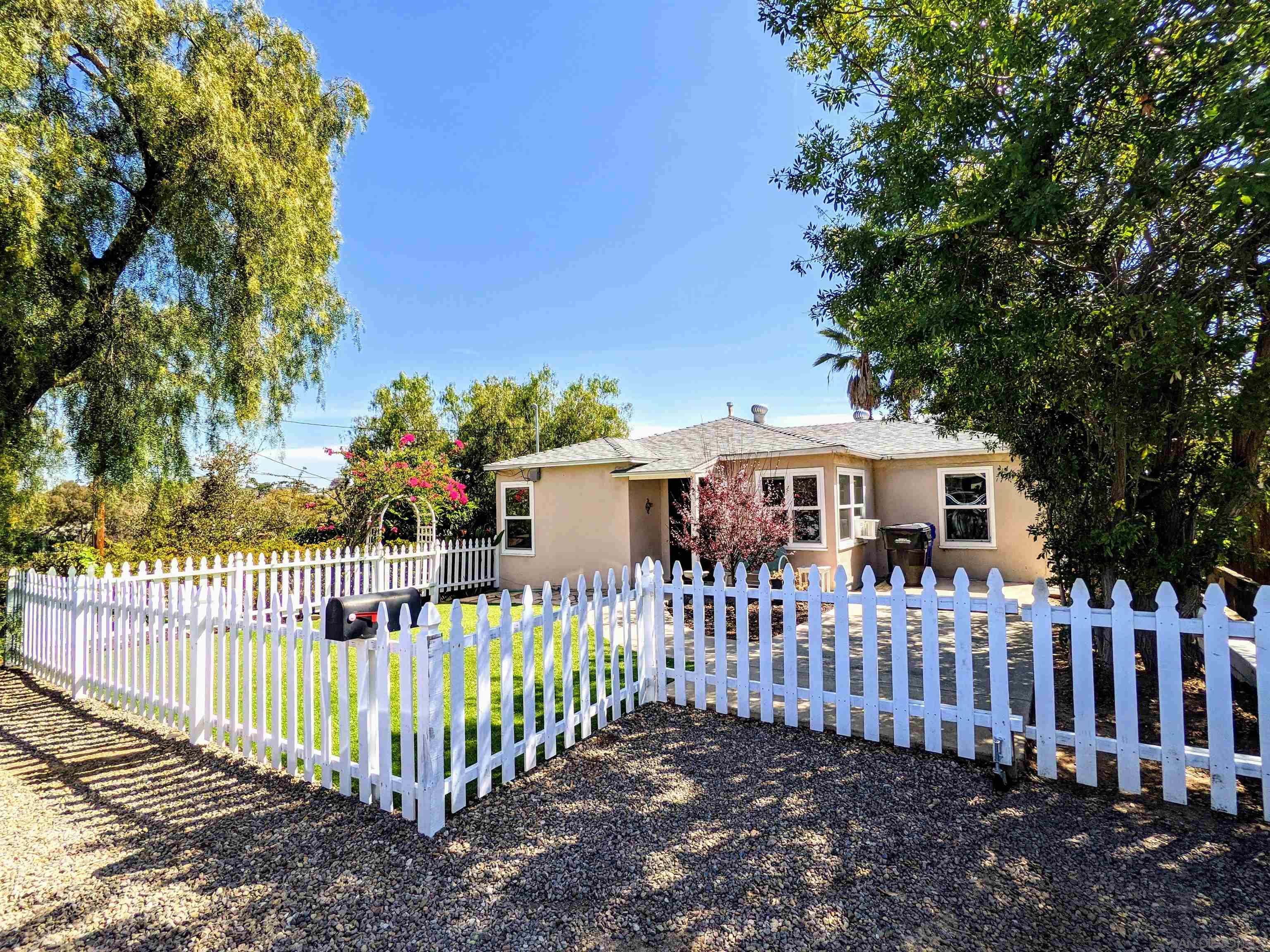 Detail Gallery Image 1 of 1 For 1643  Gregory Street, San Diego,  CA 92102 - 3 Beds | 2 Baths