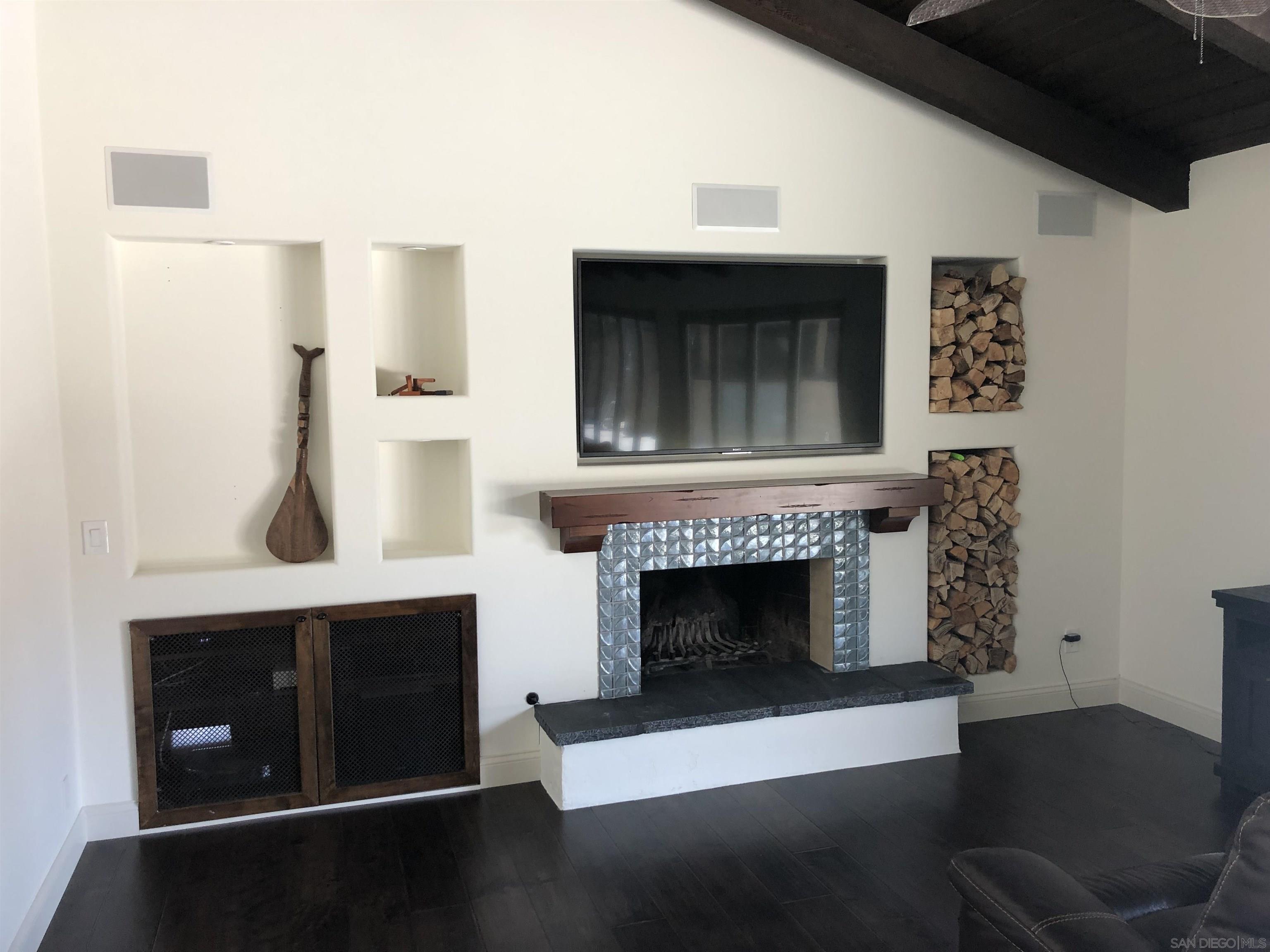 Detail Gallery Image 10 of 32 For 1153  Crest Dr, Encinitas,  CA 92024 - 3 Beds | 3 Baths