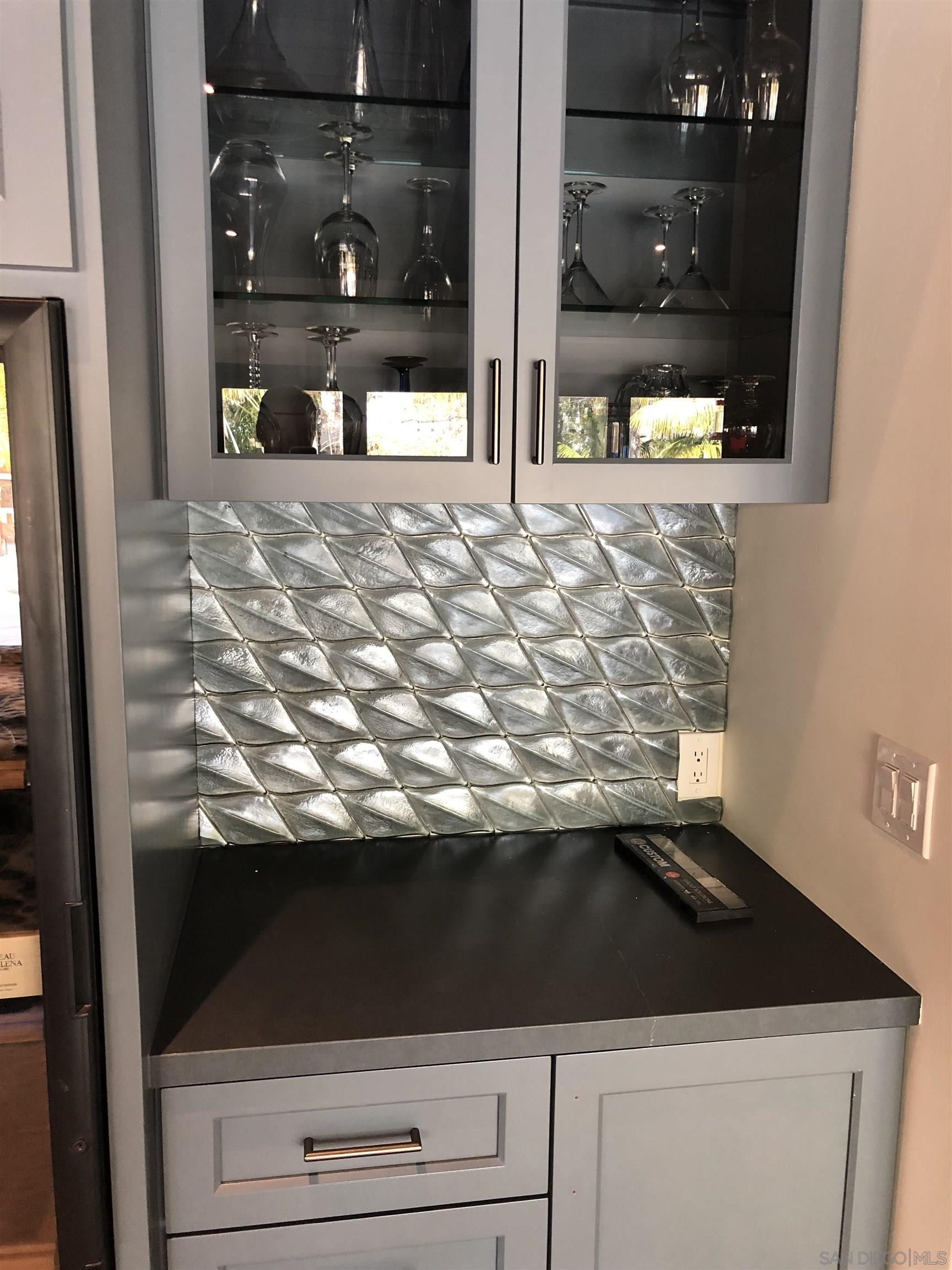 Detail Gallery Image 12 of 32 For 1153  Crest Dr, Encinitas,  CA 92024 - 3 Beds | 3 Baths