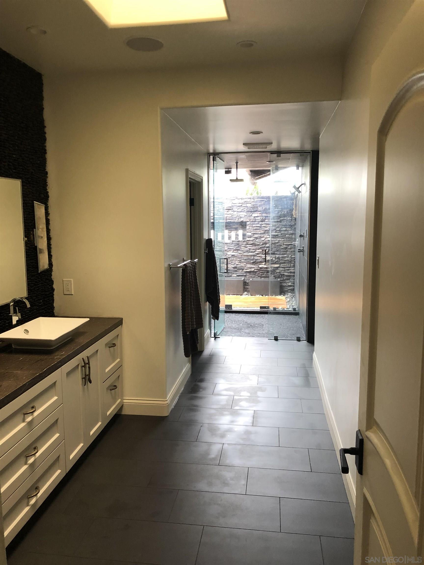 Detail Gallery Image 15 of 32 For 1153  Crest Dr, Encinitas,  CA 92024 - 3 Beds | 3 Baths