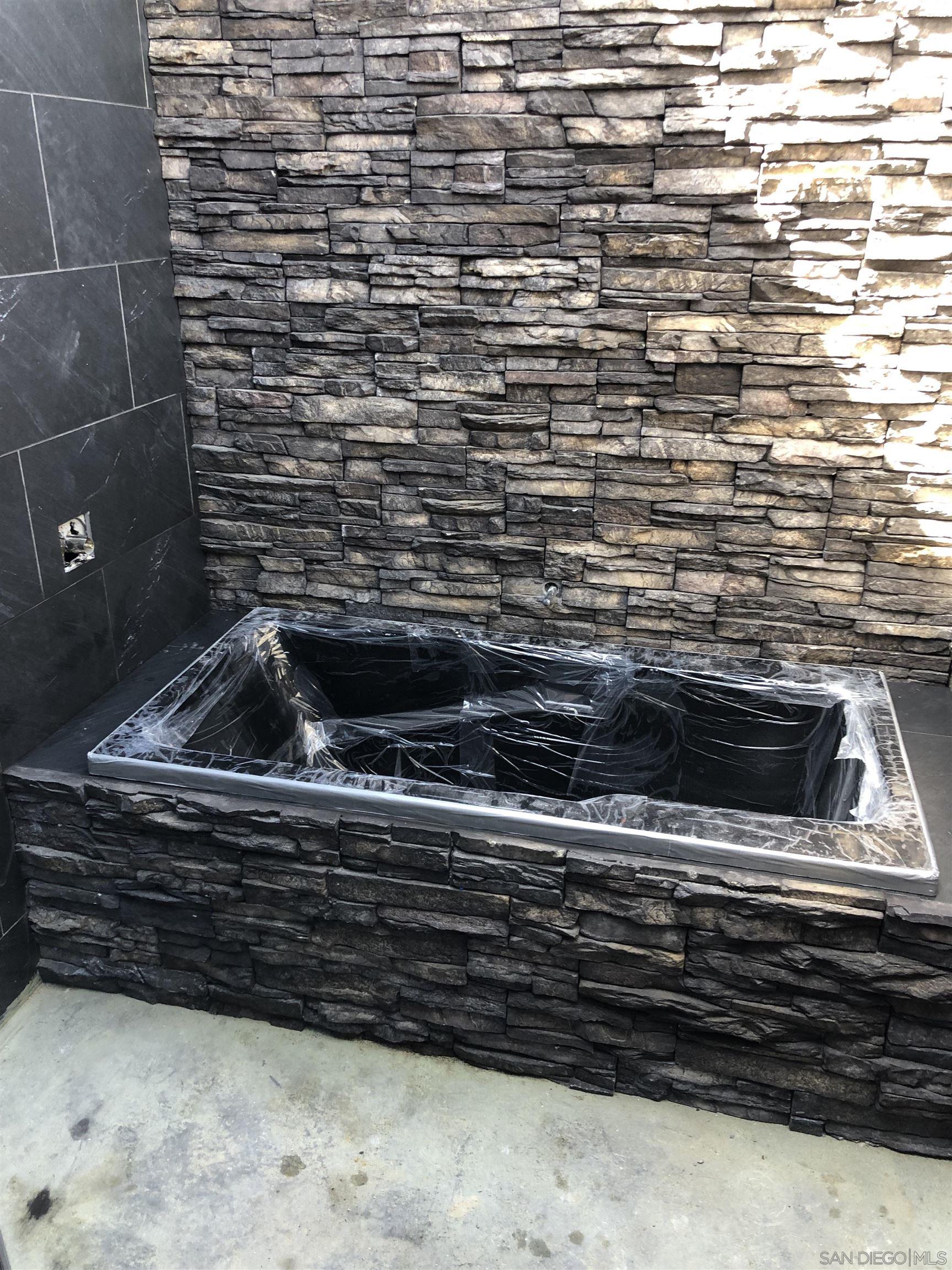 Detail Gallery Image 16 of 32 For 1153  Crest Dr, Encinitas,  CA 92024 - 3 Beds | 3 Baths