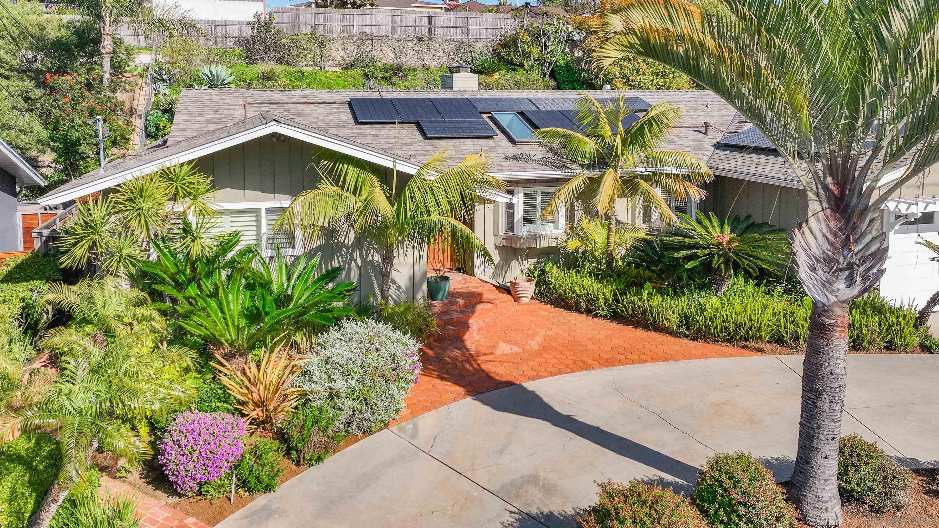 Detail Gallery Image 1 of 1 For 1049  Albion, San Diego,  CA 92106 - 3 Beds | 2/1 Baths