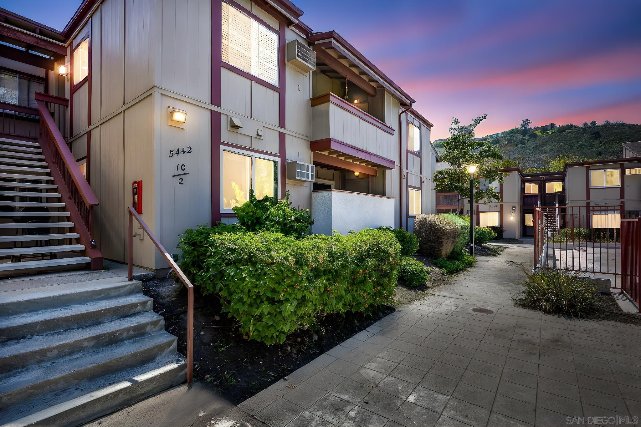Detail Gallery Image 1 of 1 For 5442  Adobe Falls Rd  #UNIT 2,  San Diego,  CA 92120 - 2 Beds | 2 Baths