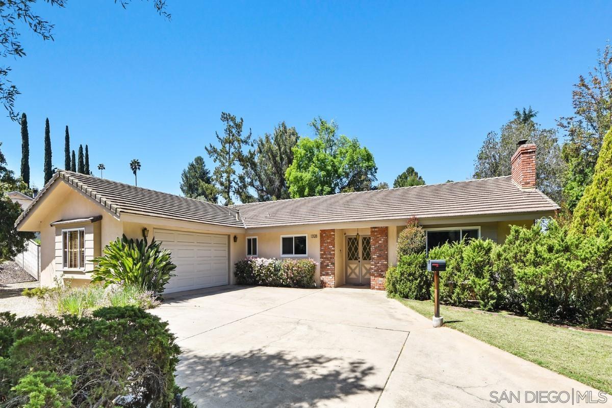 Detail Gallery Image 1 of 1 For 13128  via Del Toro, Poway,  CA 92064 - 4 Beds | 3 Baths