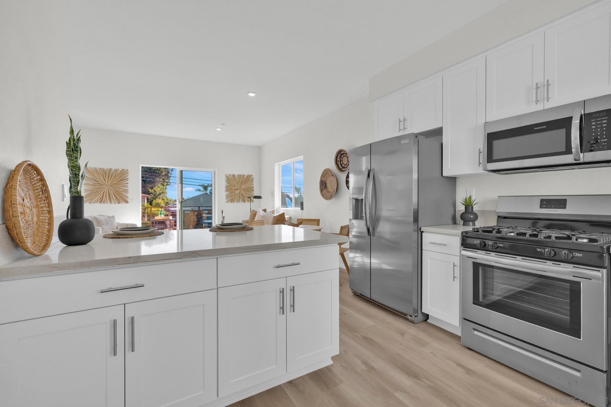 Detail Gallery Image 13 of 37 For 8164  Golden Ave, Lemon Grove,  CA 91945 - 3 Beds | 3 Baths