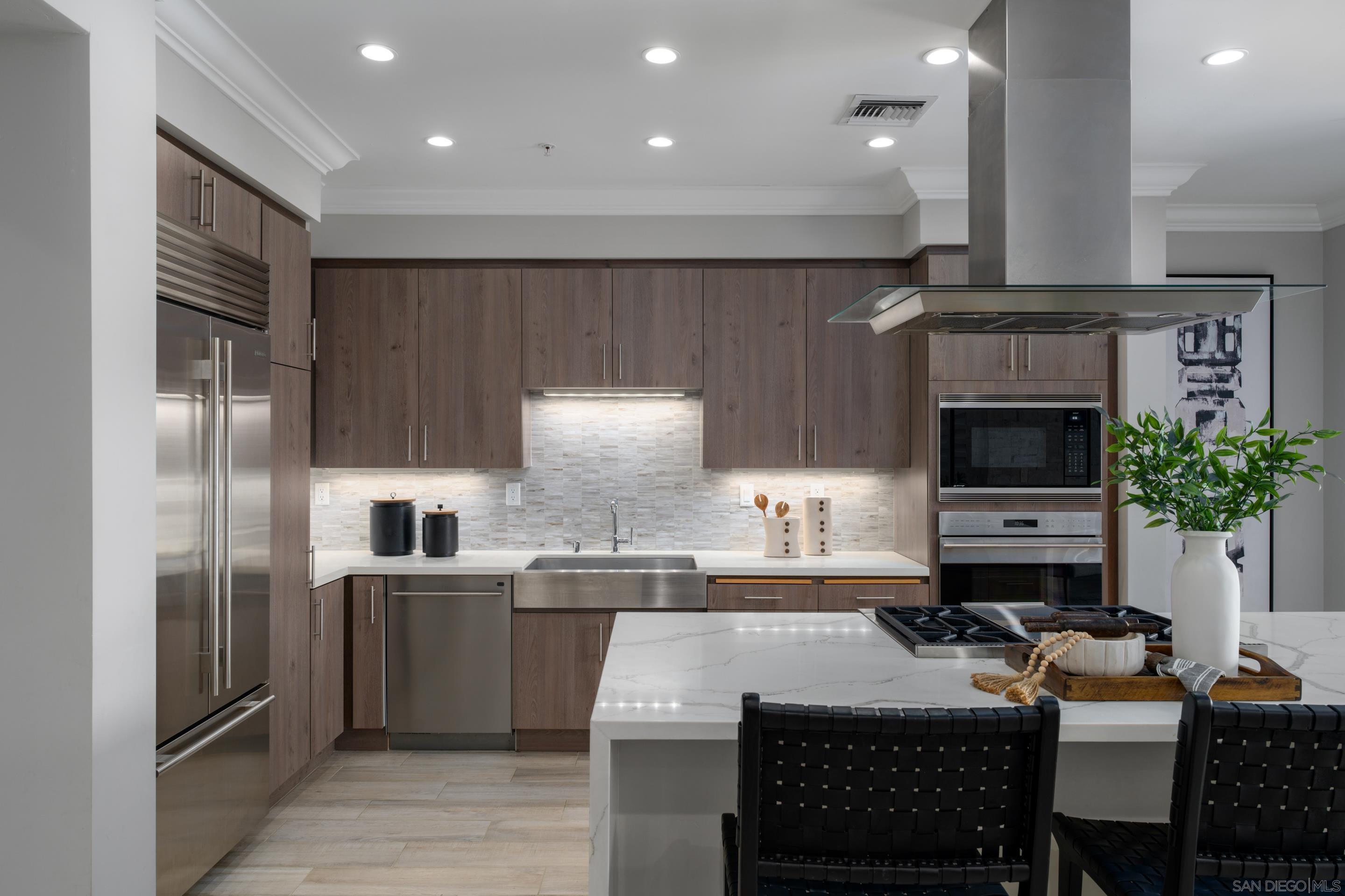 Detail Gallery Image 1 of 1 For 3025  Byron Street  #204,  San Diego,  CA 92106 - 2 Beds | 2/1 Baths