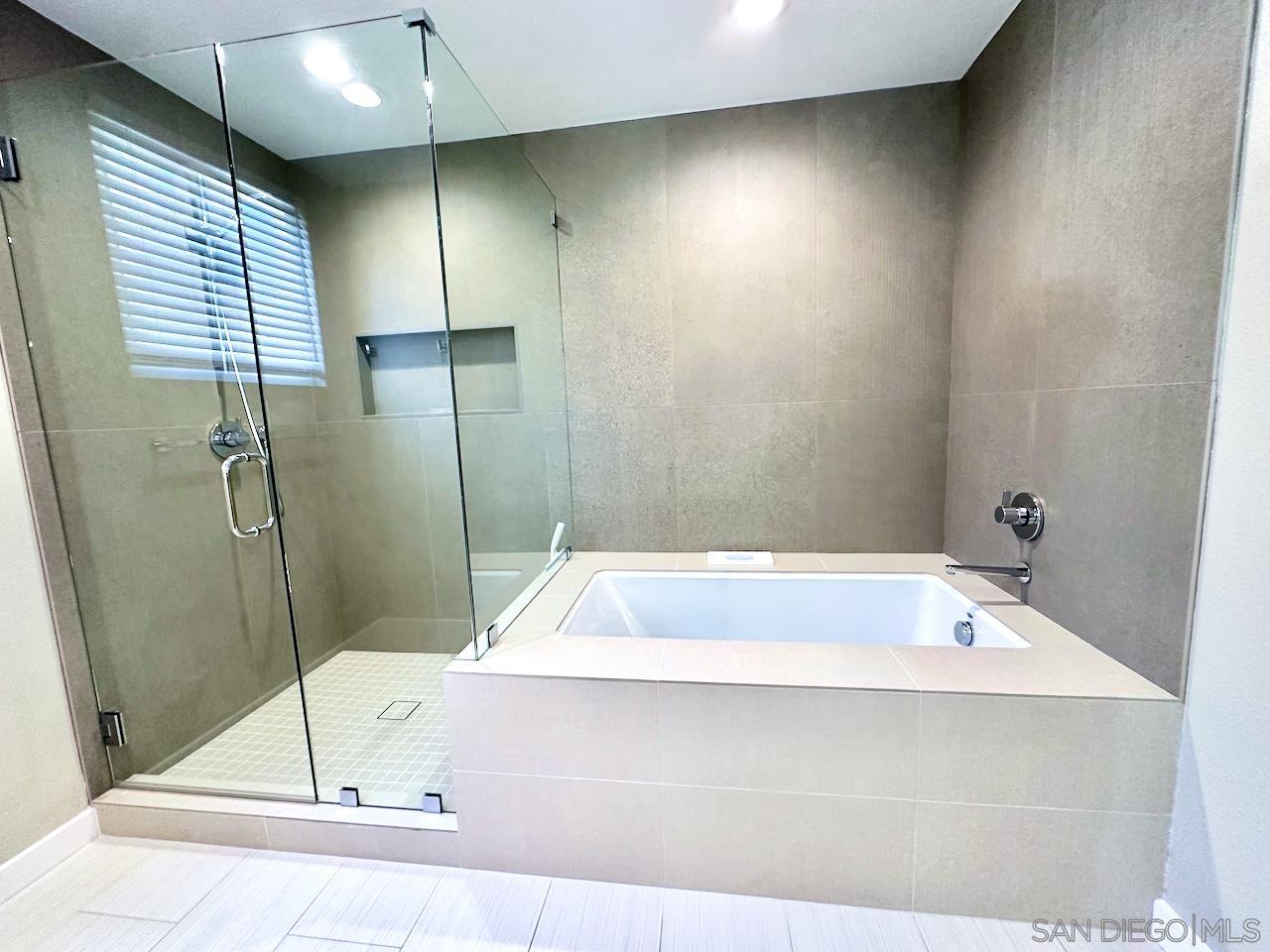 Detail Gallery Image 28 of 63 For 13242  Courtland Terrace, San Diego,  CA 92130 - 3 Beds | 3 Baths