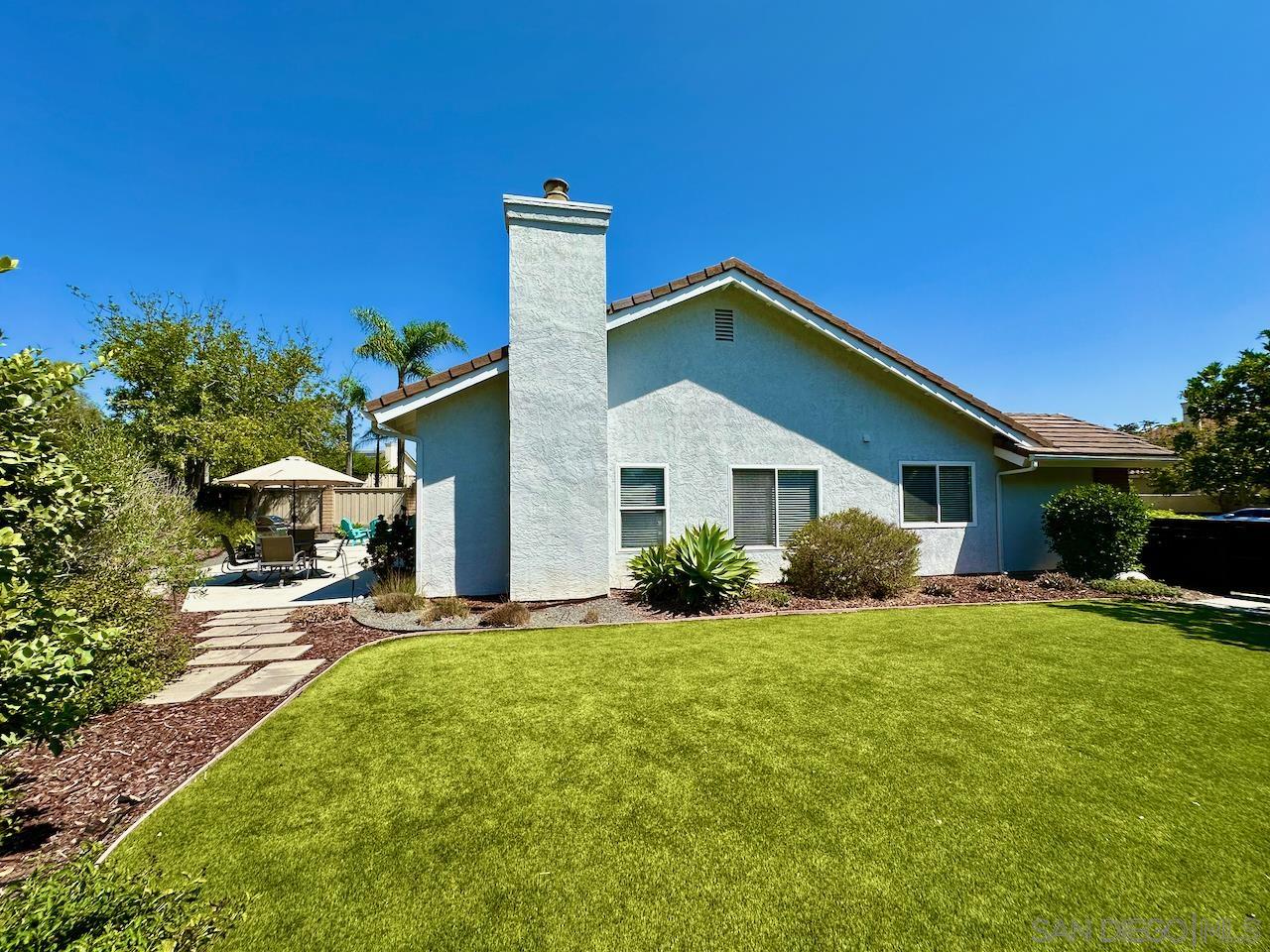 Detail Gallery Image 4 of 63 For 13242  Courtland Terrace, San Diego,  CA 92130 - 3 Beds | 3 Baths