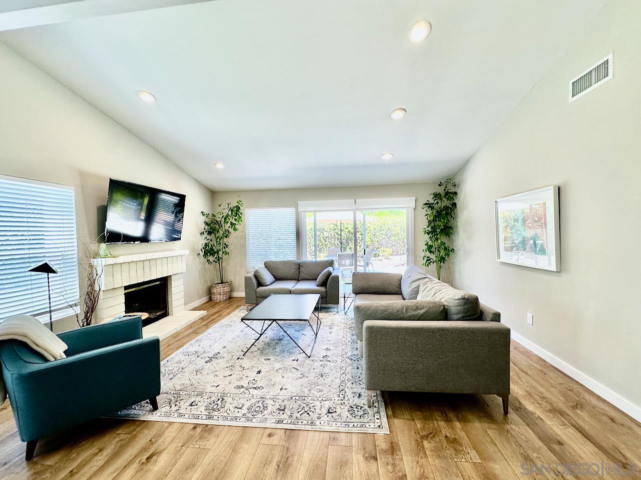 Detail Gallery Image 9 of 63 For 13242  Courtland Terrace, San Diego,  CA 92130 - 3 Beds | 3 Baths