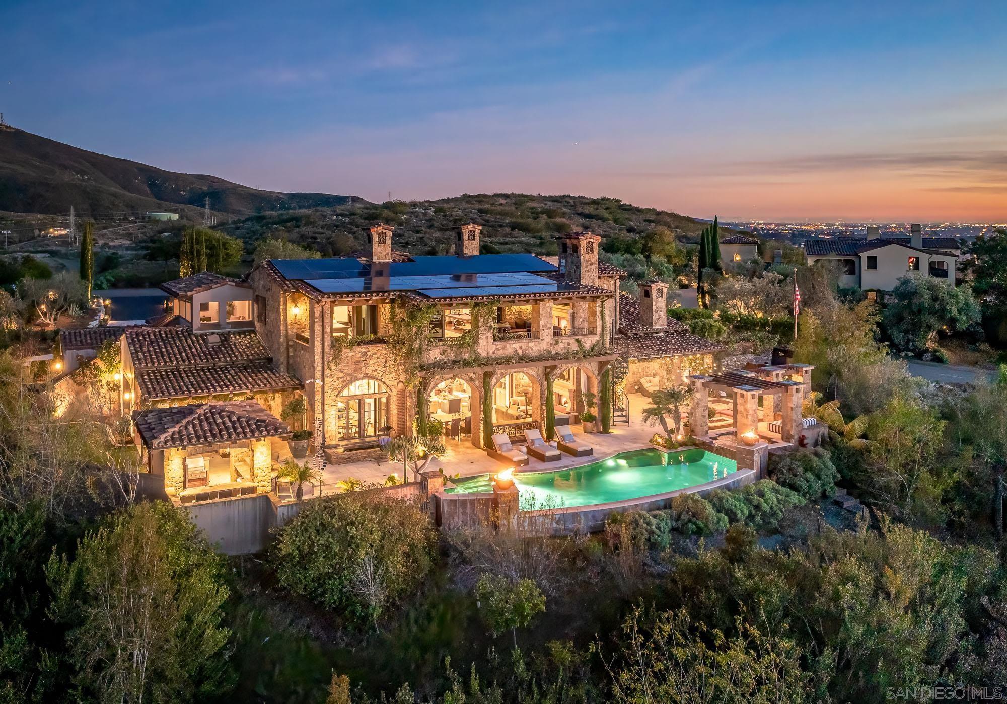 Detail Gallery Image 1 of 1 For 8076  Entrada De Luz East, San Diego,  CA 92127 - 5 Beds | 6/1 Baths