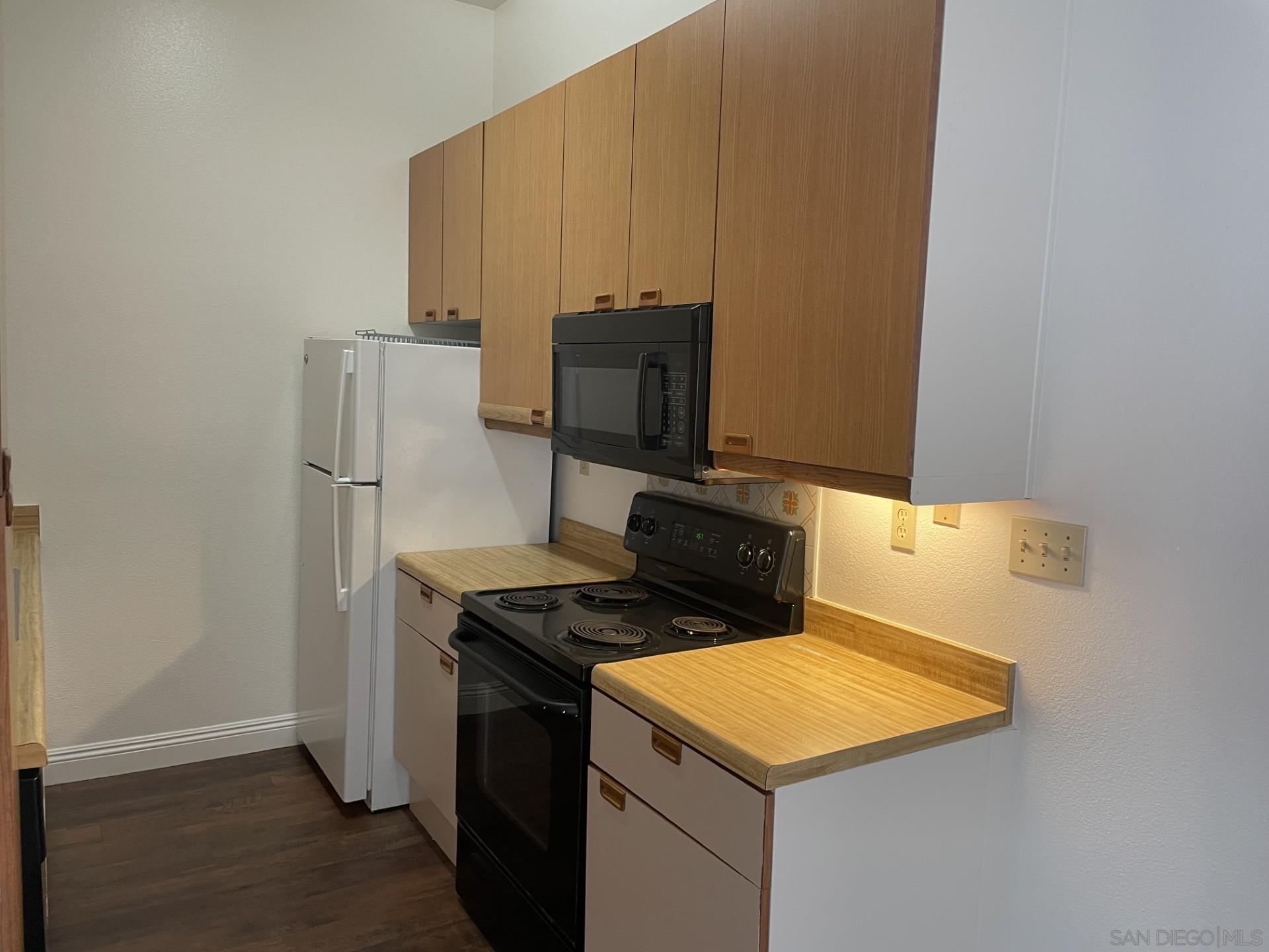 Detail Gallery Image 1 of 1 For 8328  Regents Rd  1f,  San Diego,  CA 92122 - 1 Beds | 1 Baths