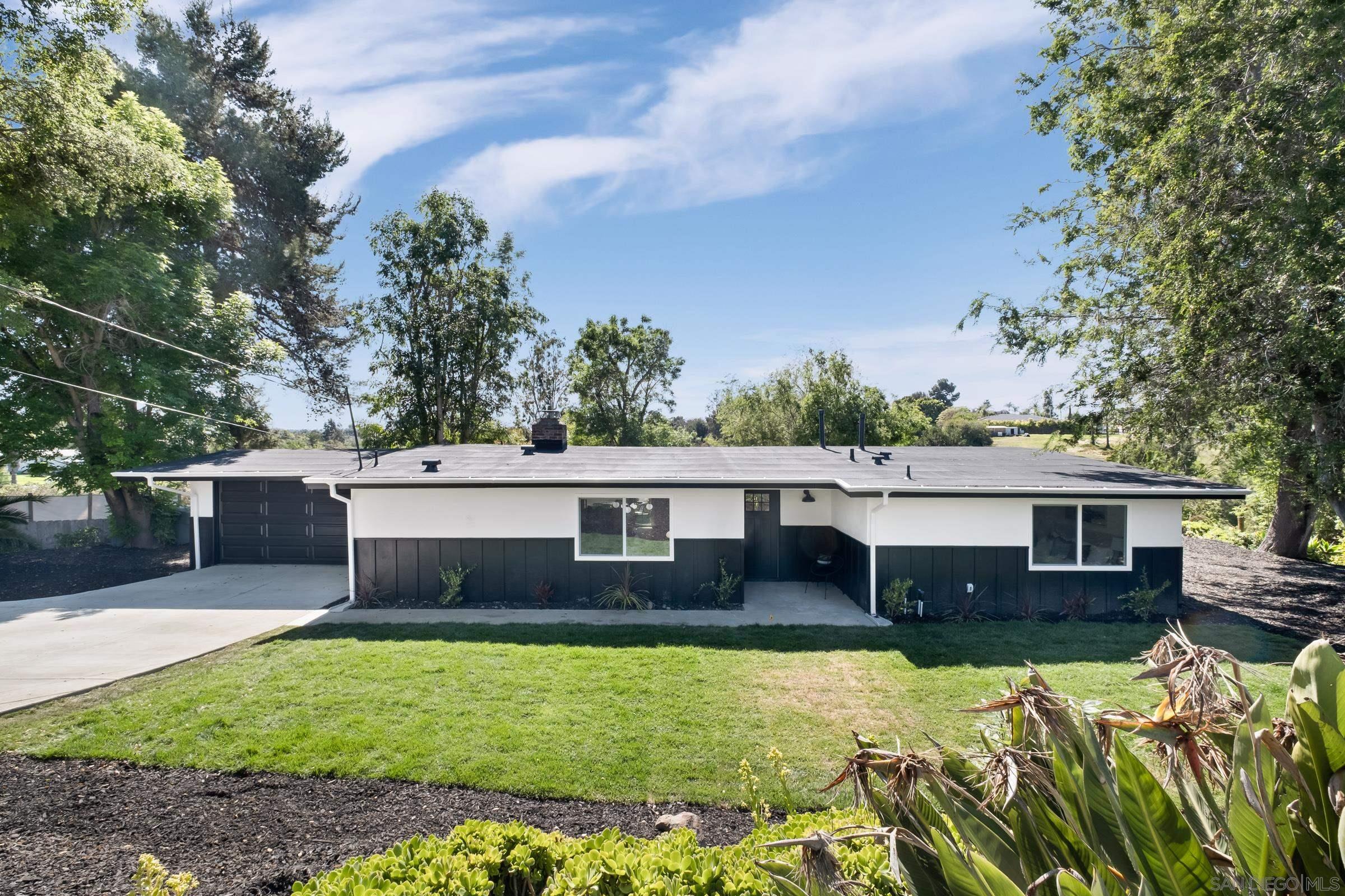 Detail Gallery Image 1 of 1 For 557  Sunset Dr, Vista,  CA 92081 - 3 Beds | 2 Baths