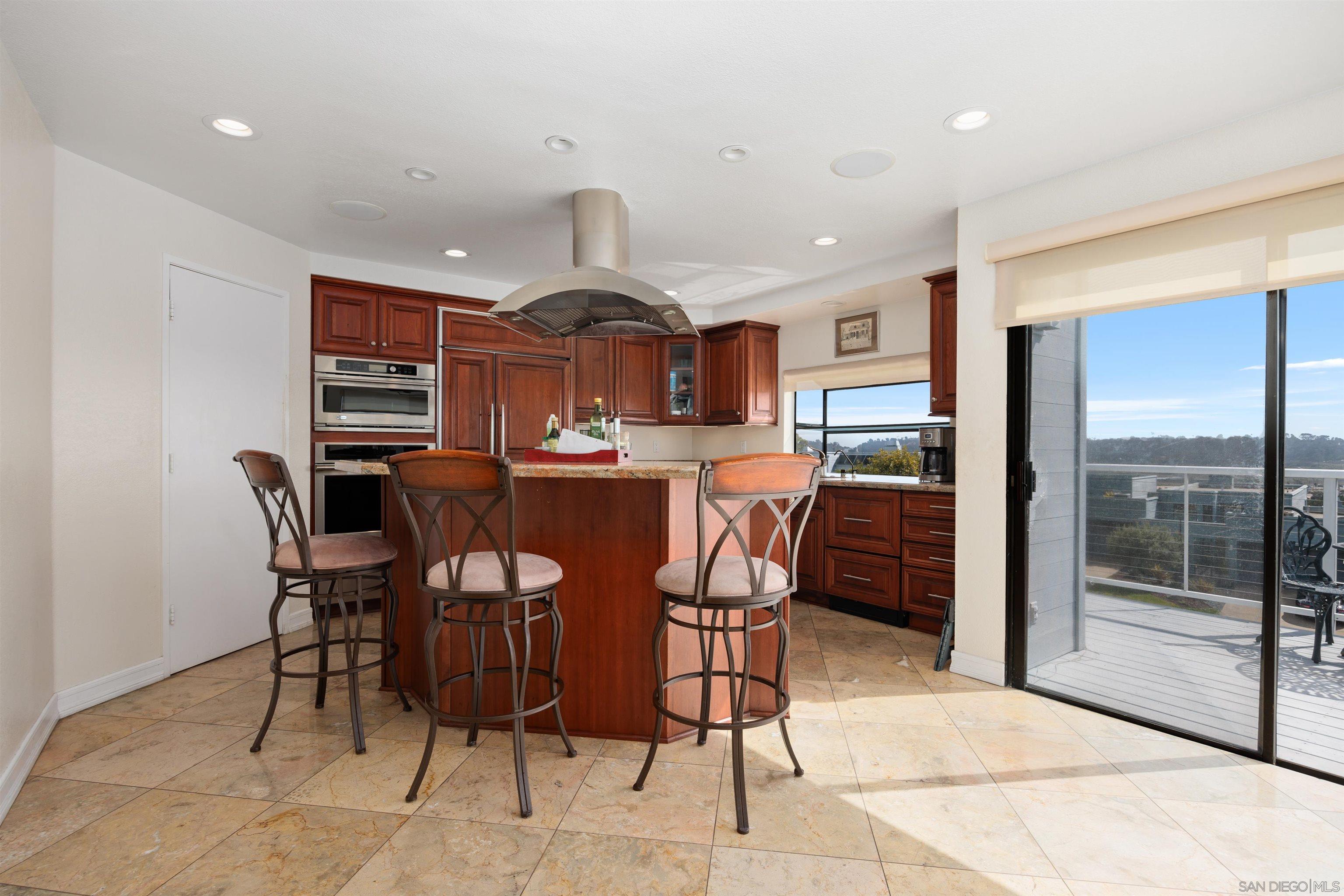 Detail Gallery Image 4 of 12 For 1046  America Way, Del Mar,  CA 92014 - 3 Beds | 2/1 Baths