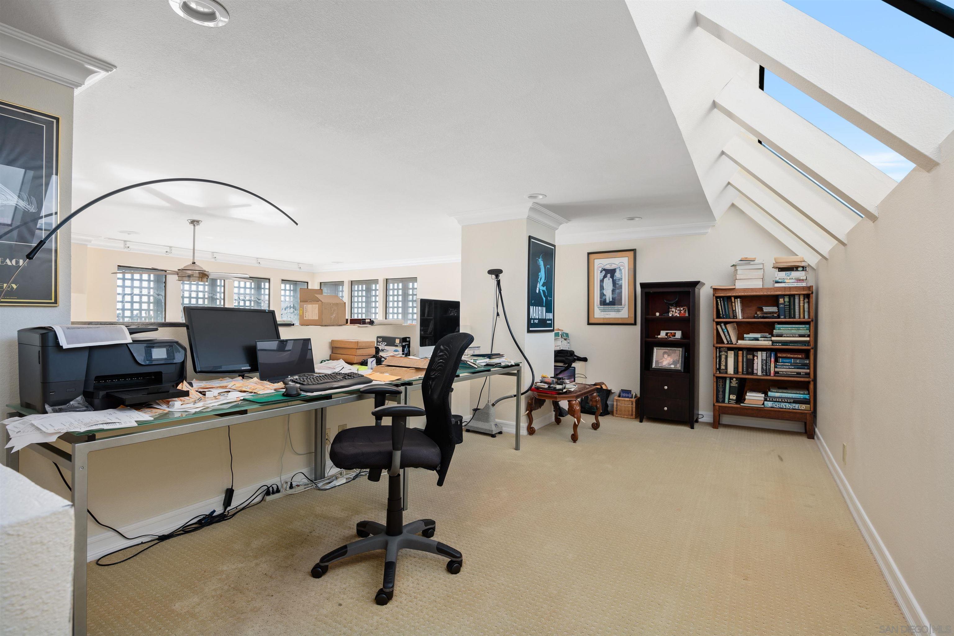 Detail Gallery Image 8 of 12 For 1046  America Way, Del Mar,  CA 92014 - 3 Beds | 2/1 Baths