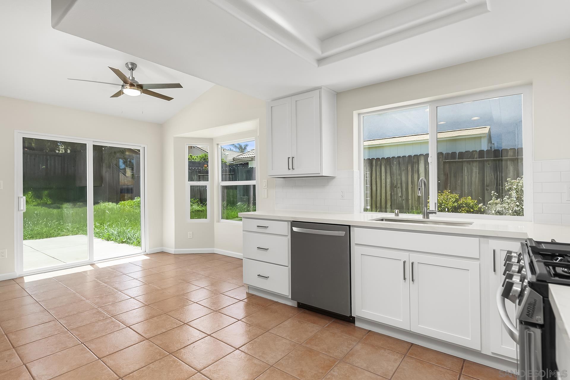 Detail Gallery Image 1 of 1 For 325  Cheyenne Ln, Escondido,  CA 92026 - 3 Beds | 2 Baths