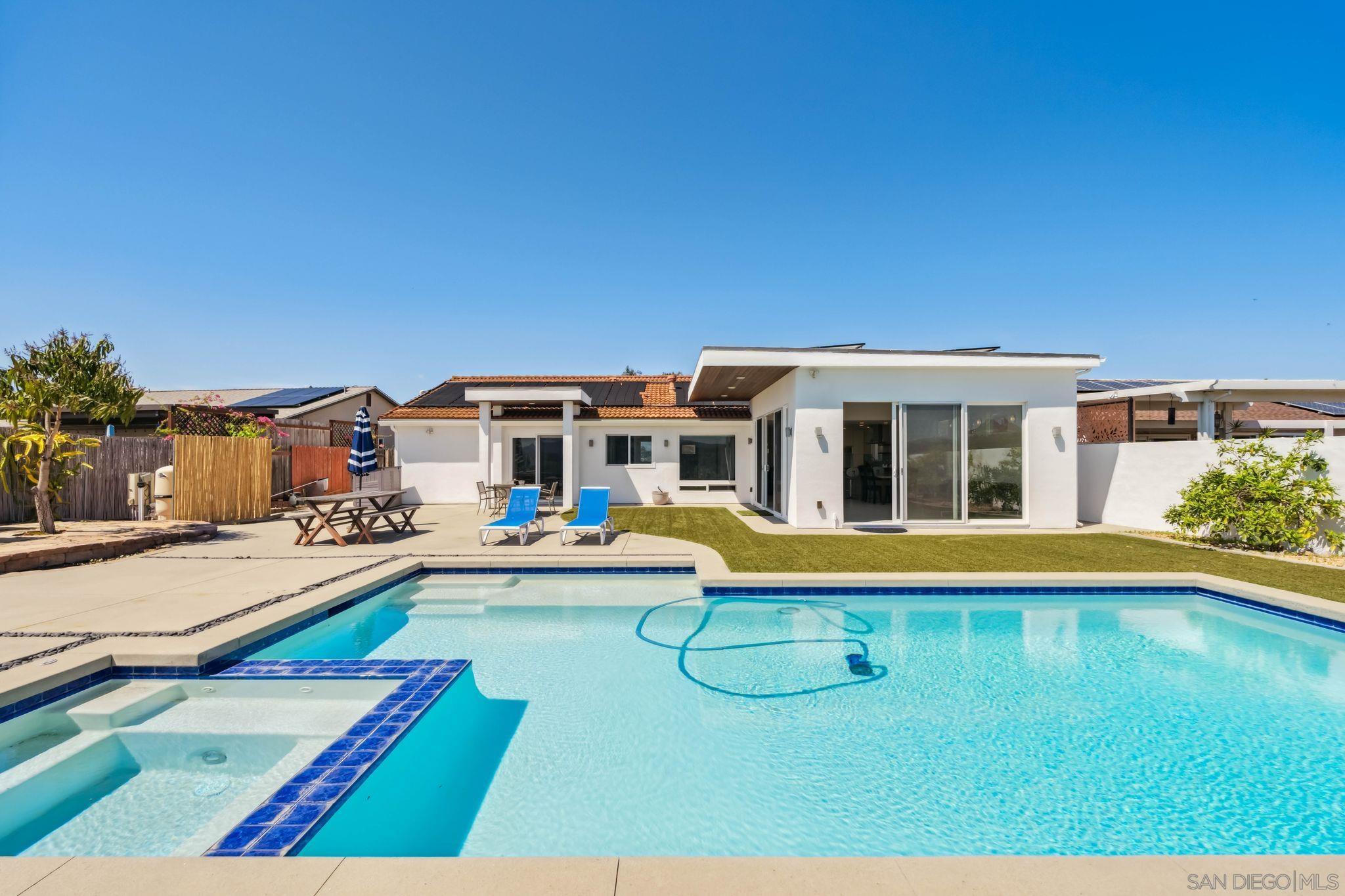 Detail Gallery Image 1 of 1 For 4535  La Cuenta Dr, San Diego,  CA 92124 - 4 Beds | 2 Baths