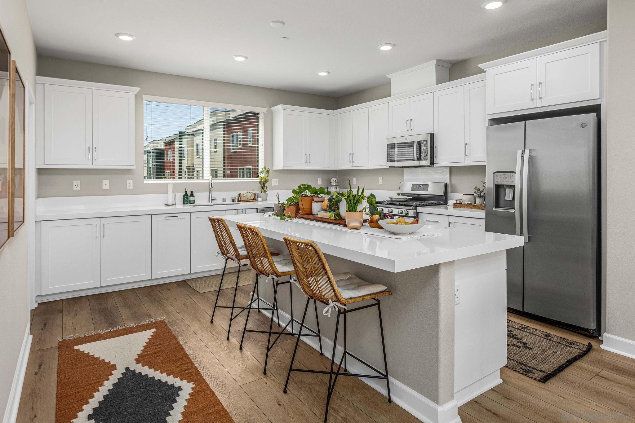 Detail Gallery Image 1 of 1 For 1821  Onyx Ln, Chula Vista,  CA 91915 - 4 Beds | 3/1 Baths