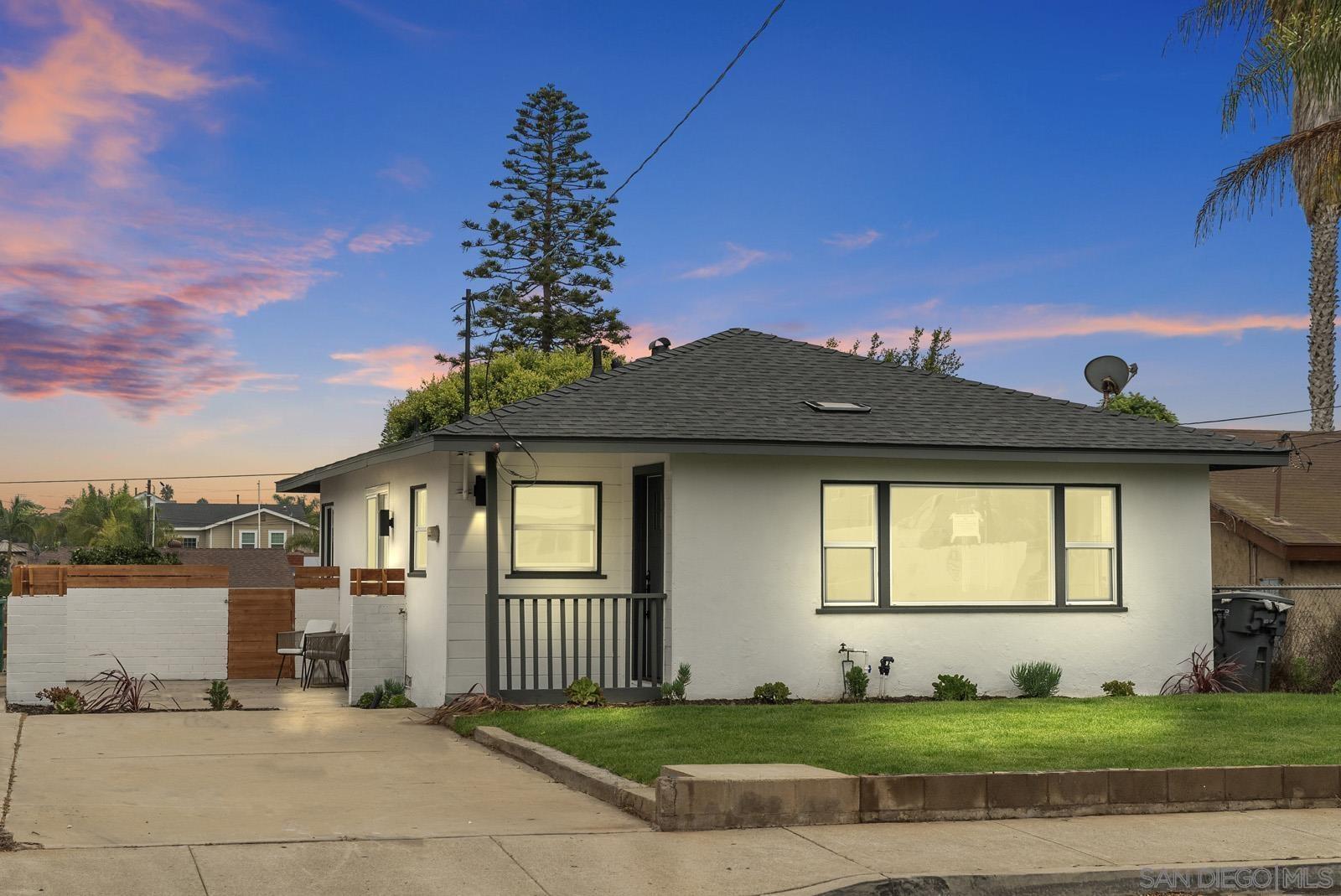 Detail Gallery Image 1 of 1 For 523  8th St, Imperial Beach,  CA 91932 - 2 Beds | 1 Baths